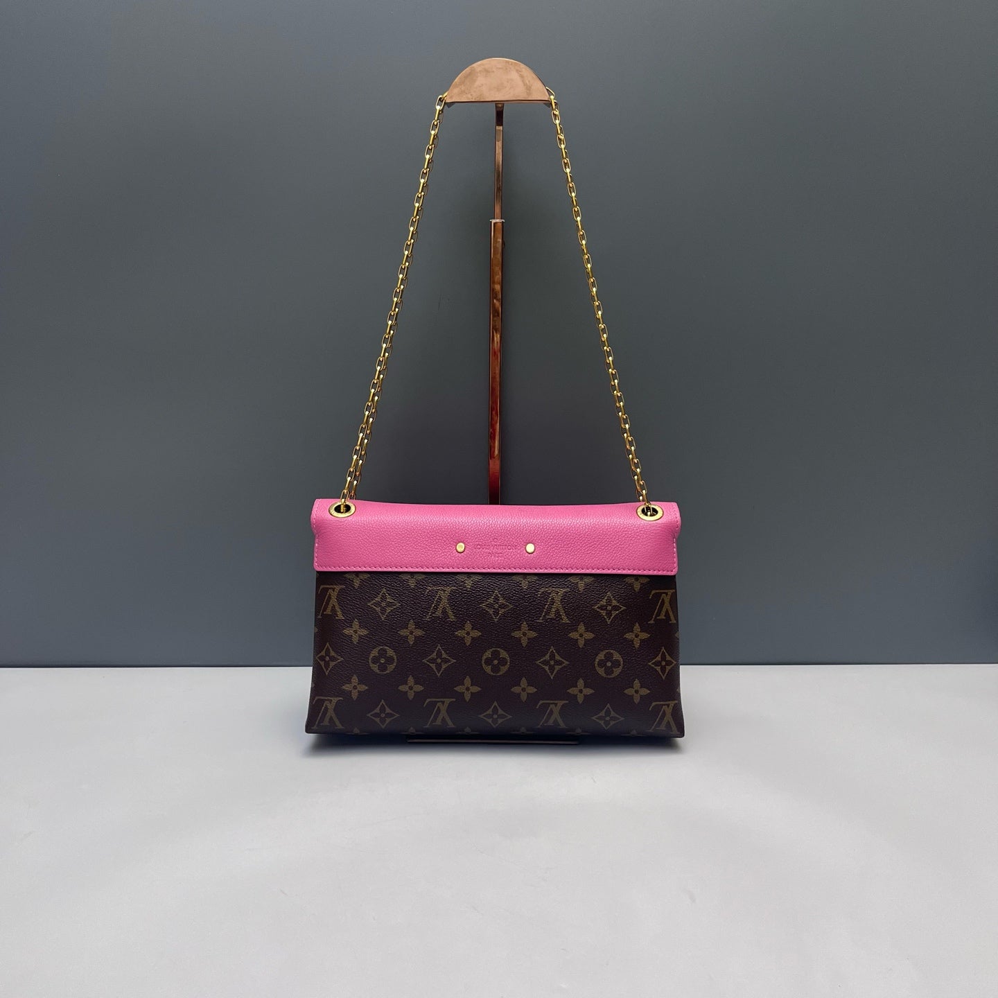Louis Vuitton - Pallas Chain Envelope Bag - Monogram canvas and grain leather - Pink and Brown - (small)