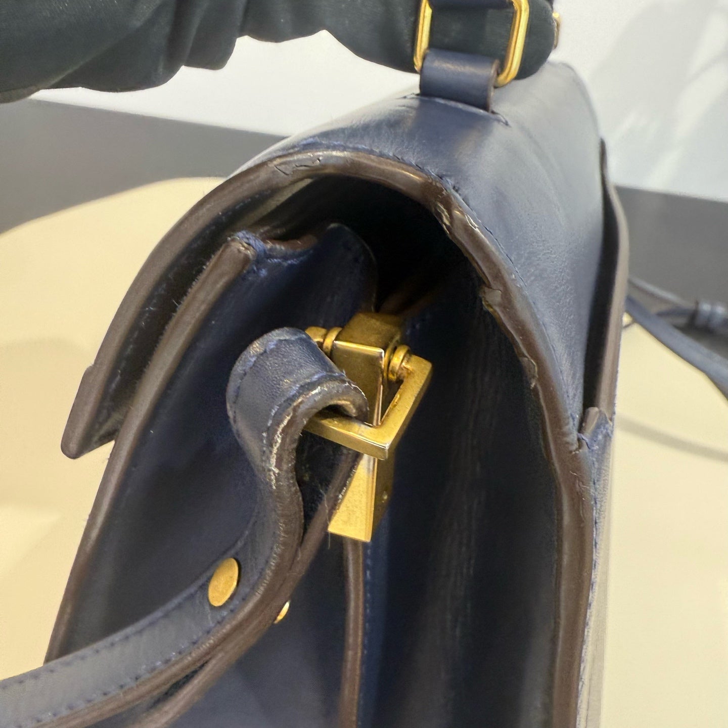 Saint Laurent - Cassandra Top Handle Bag - Smooth calfskin leather and goatskin suede - Navy with Gold-Tone Hardware - (medium)
