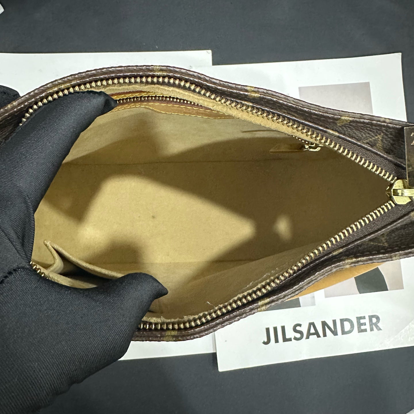 Louis Vuitton - Loop Bag - Monogram canvas with Vachetta leather trim - Brown - (Medium)
