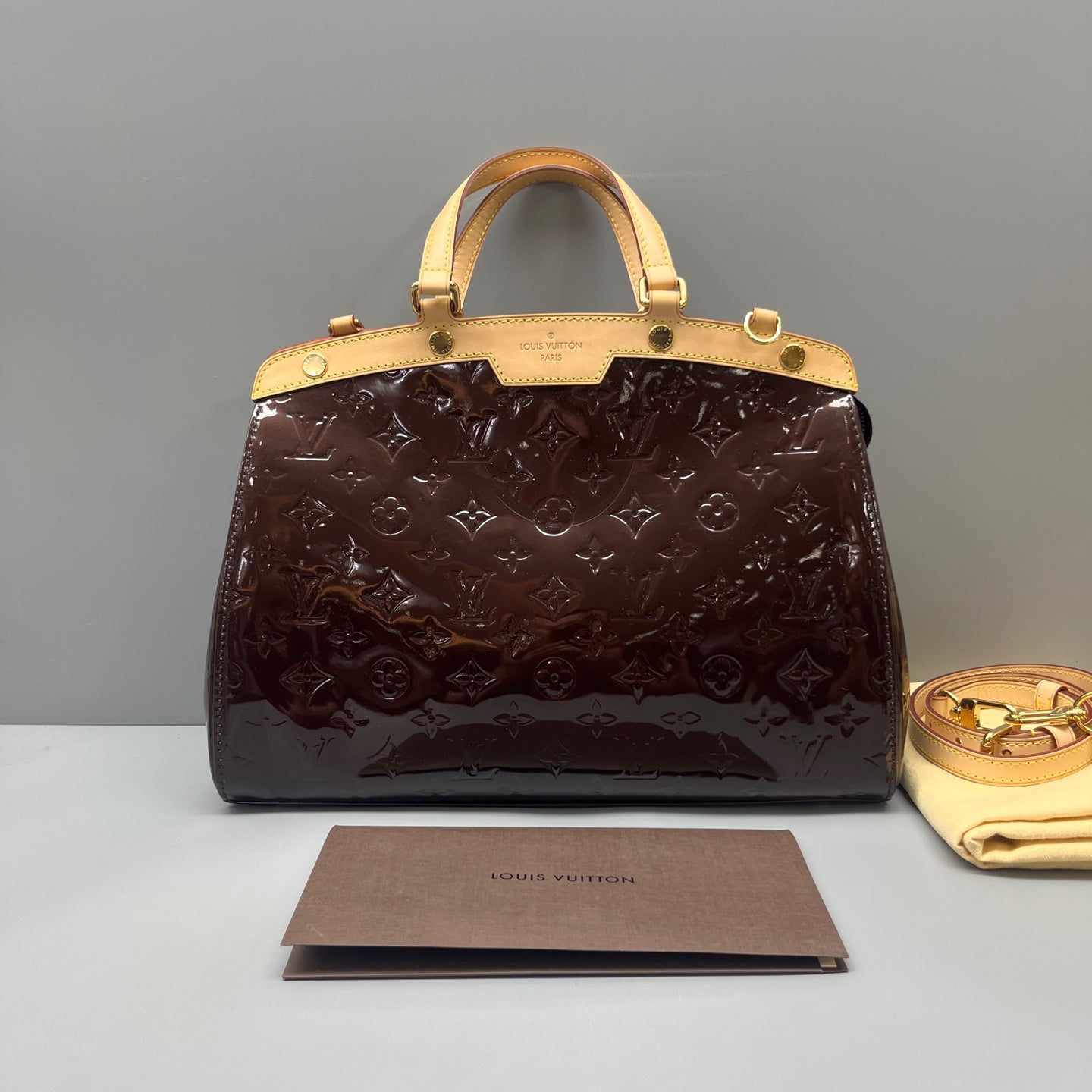 Louis Vuitton - Brea MM - Monogram Vernis patent leather with Vachetta leather trim - Burgundy - (Medium)