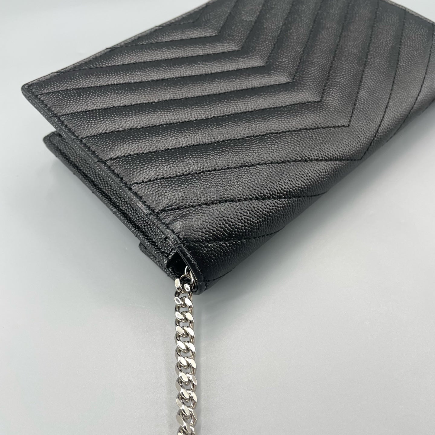 Saint Laurent - Envelope Chain Wallet Small - Grained leather - Black - (mini)
