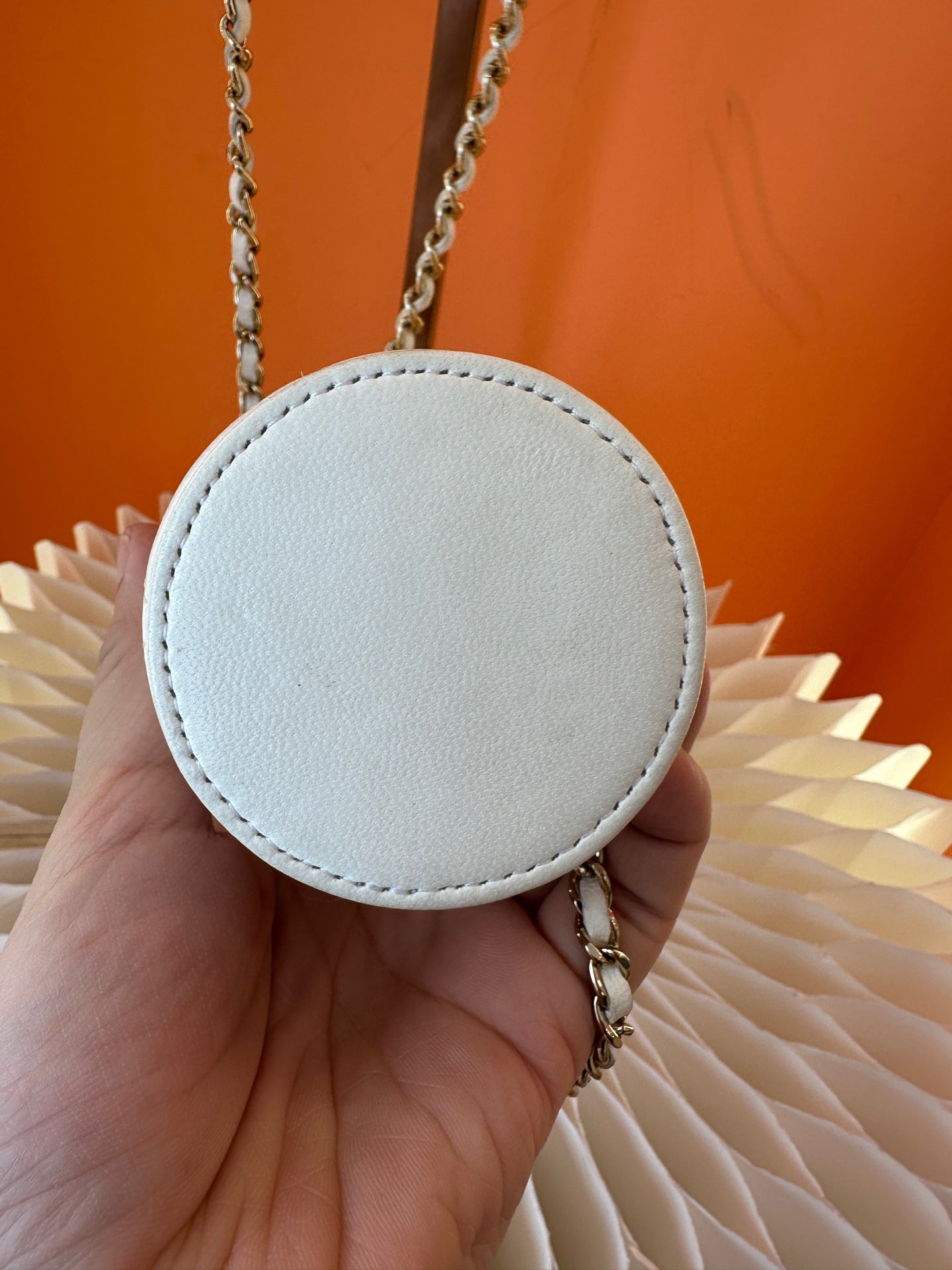 Chanel - Drawstring Bucket Bag - Quilted leather - White with Gold-Tone Hardware - (mini)