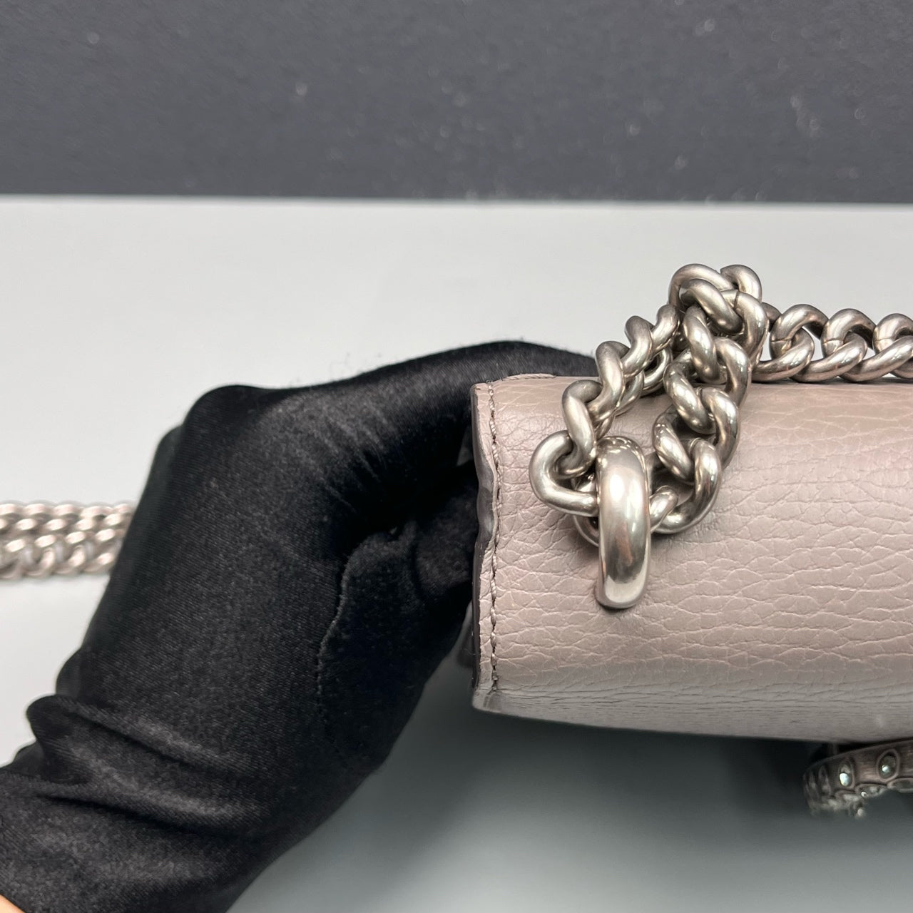 Gucci - Dionysus Small Shoulder Bag with Crystal Tiger Head Spur - Grained leather - Grey - (Small)
