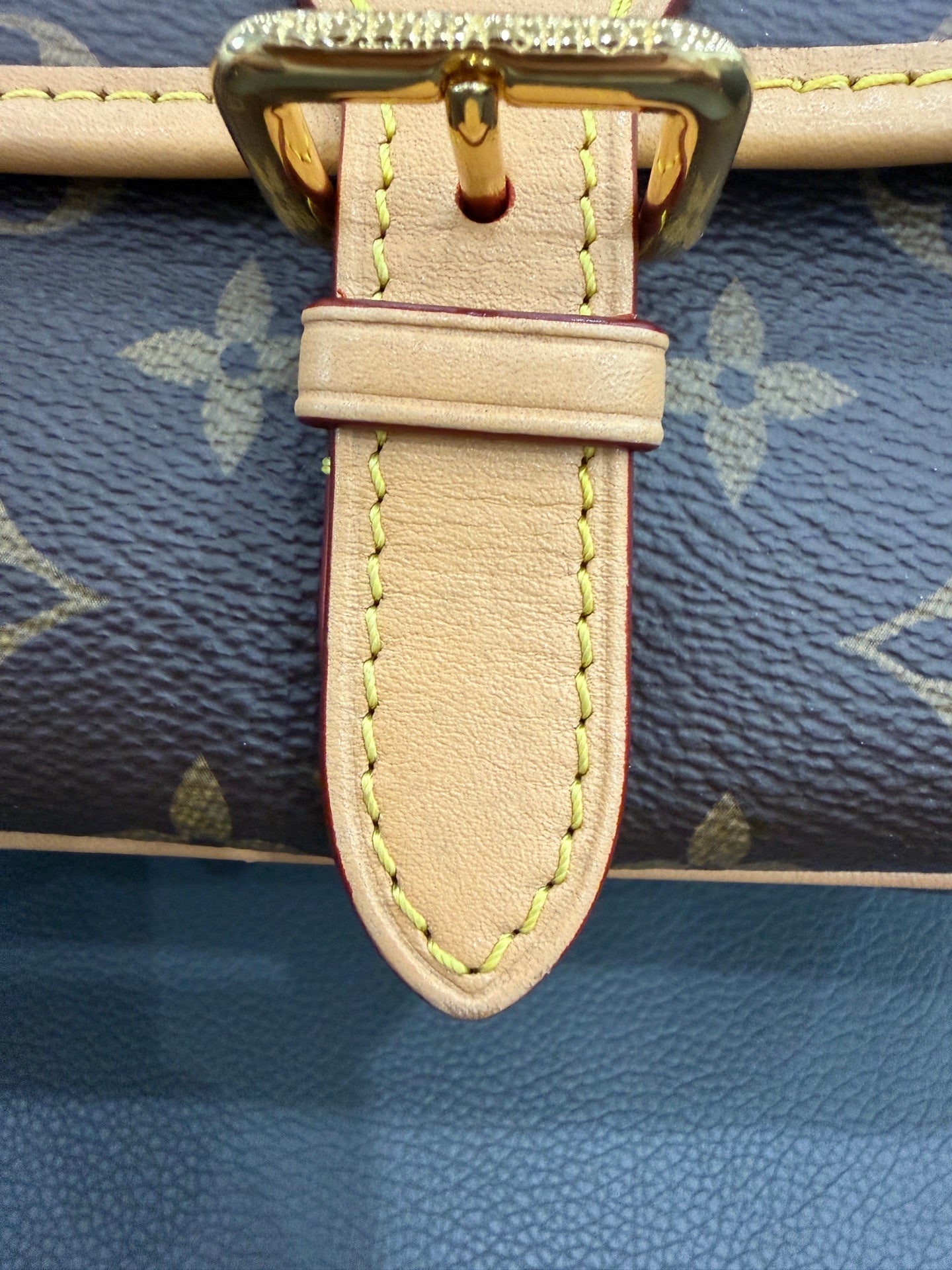 Louis Vuitton - Baguette Flap Bag - Monogram coated canvas with Vachetta leather trim - Brown - (small)