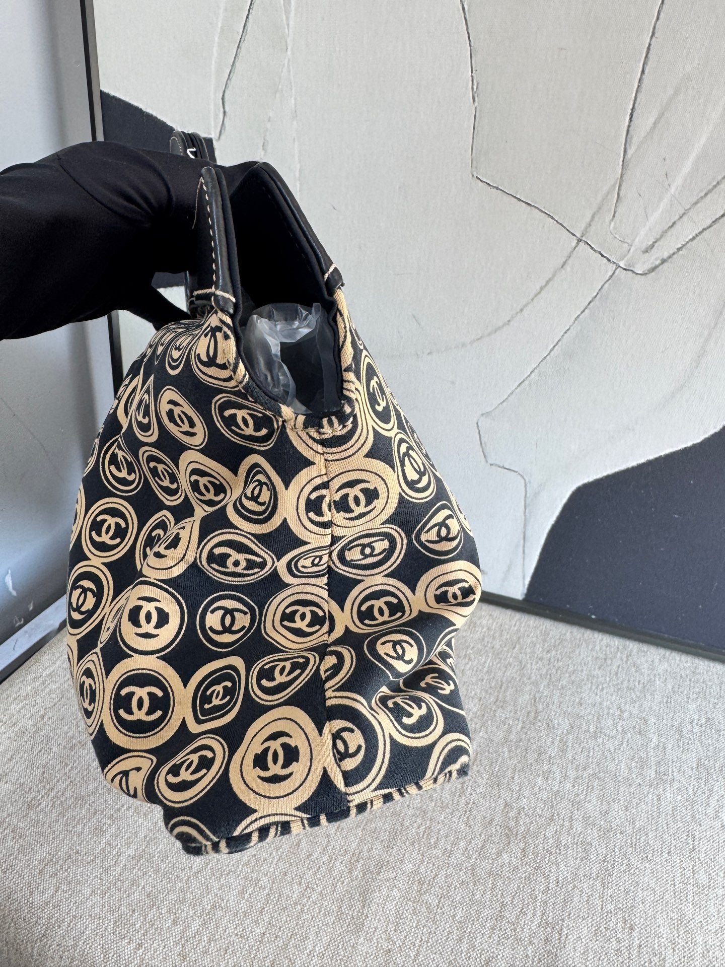 Chanel - Medallion Coin Top Handle Clutch - Canvas and leather - Black and Beige - (large)