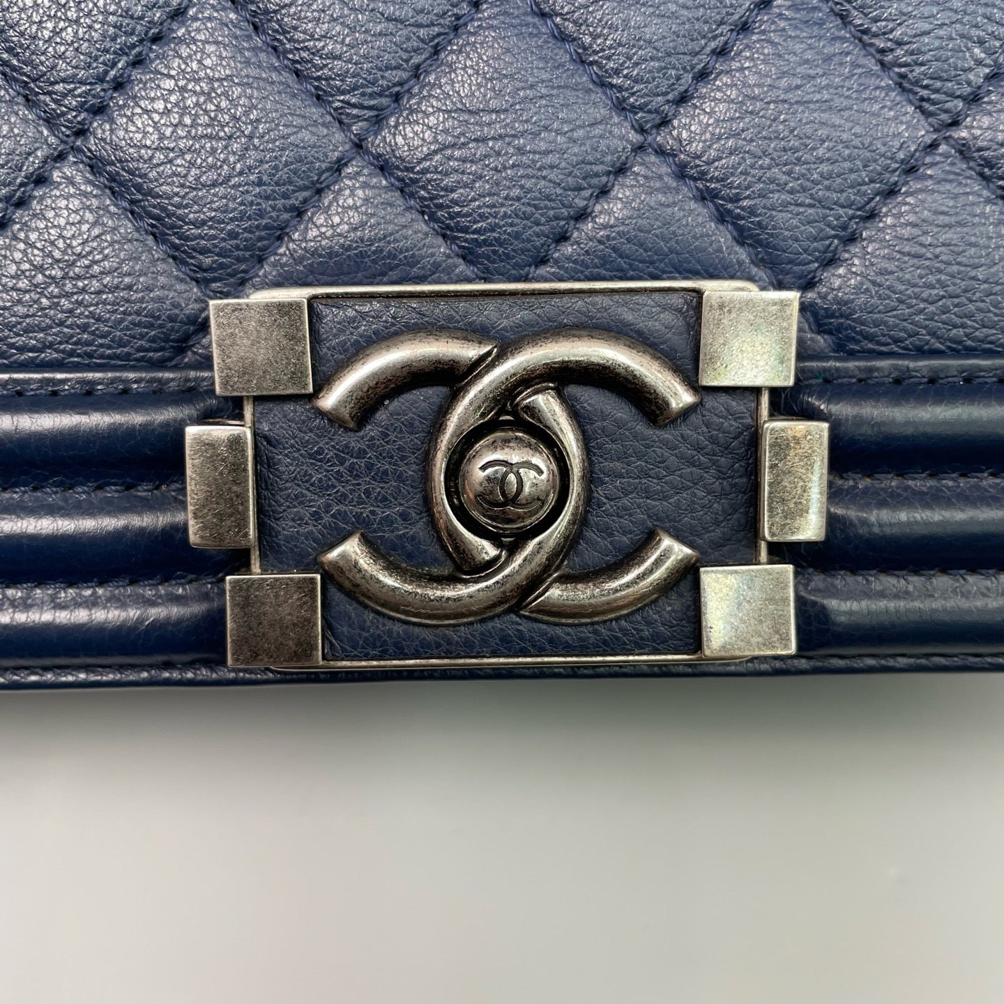 Chanel - Boy Chanel Medium - Grained calfskin leather - Navy - (Medium)