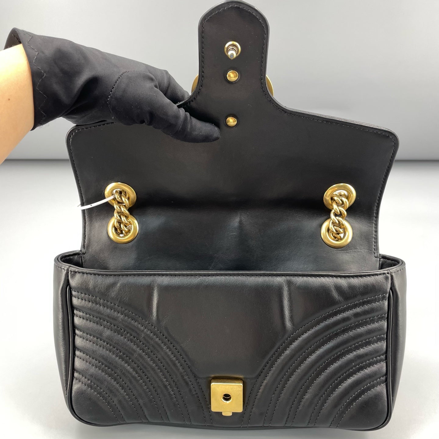 Gucci - GG Marmont Matelassé Shoulder Bag - Matelassé chevron leather - Black with Gold-Tone Hardware - (Medium)