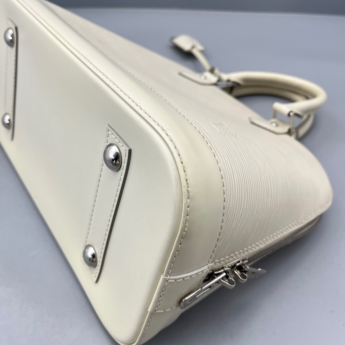 Louis Vuitton - Alma PM - Epi leather - White - (Medium)