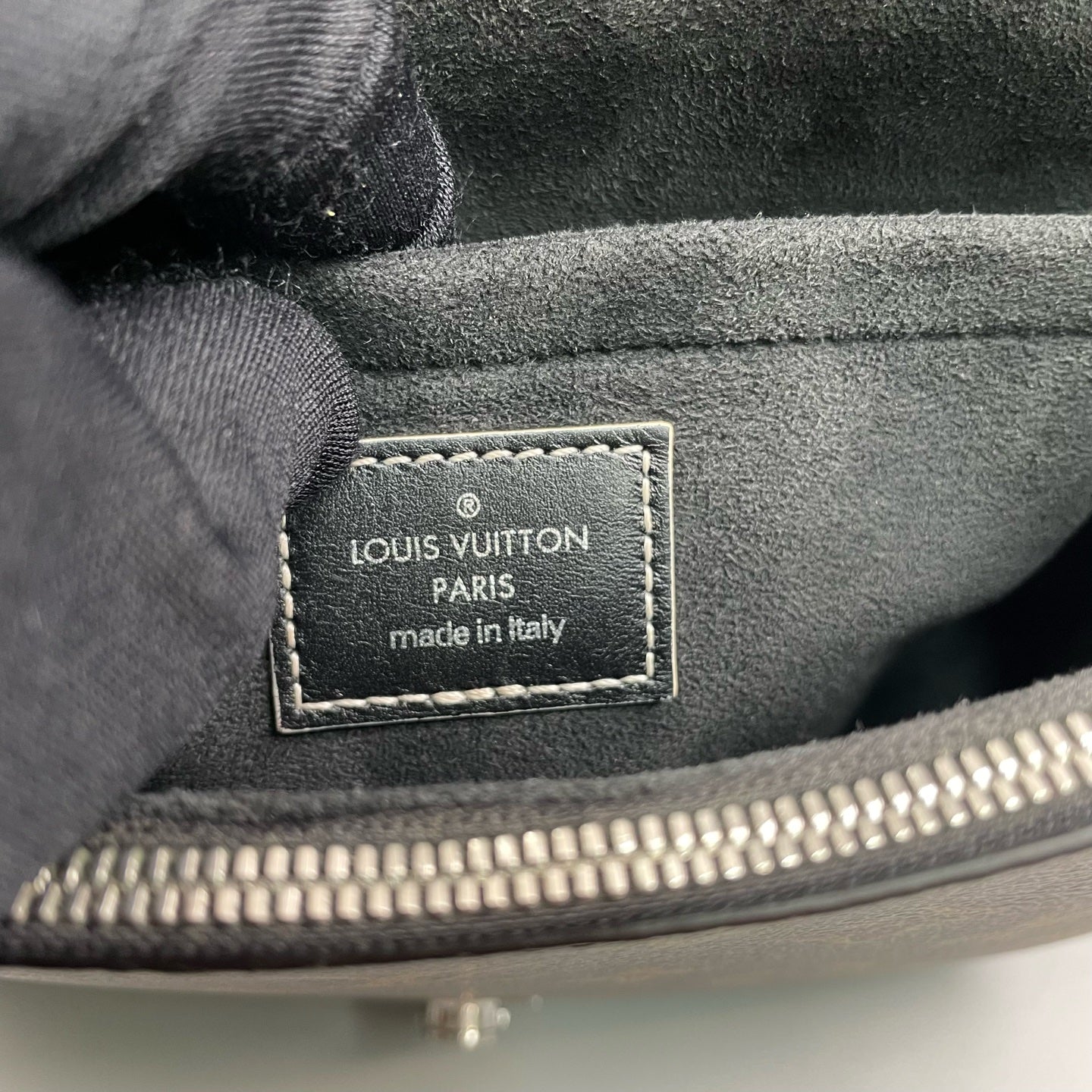 Louis Vuitton - Chain It Messenger PM - Monogram coated canvas and black smooth leather - Multicolour - (mini)