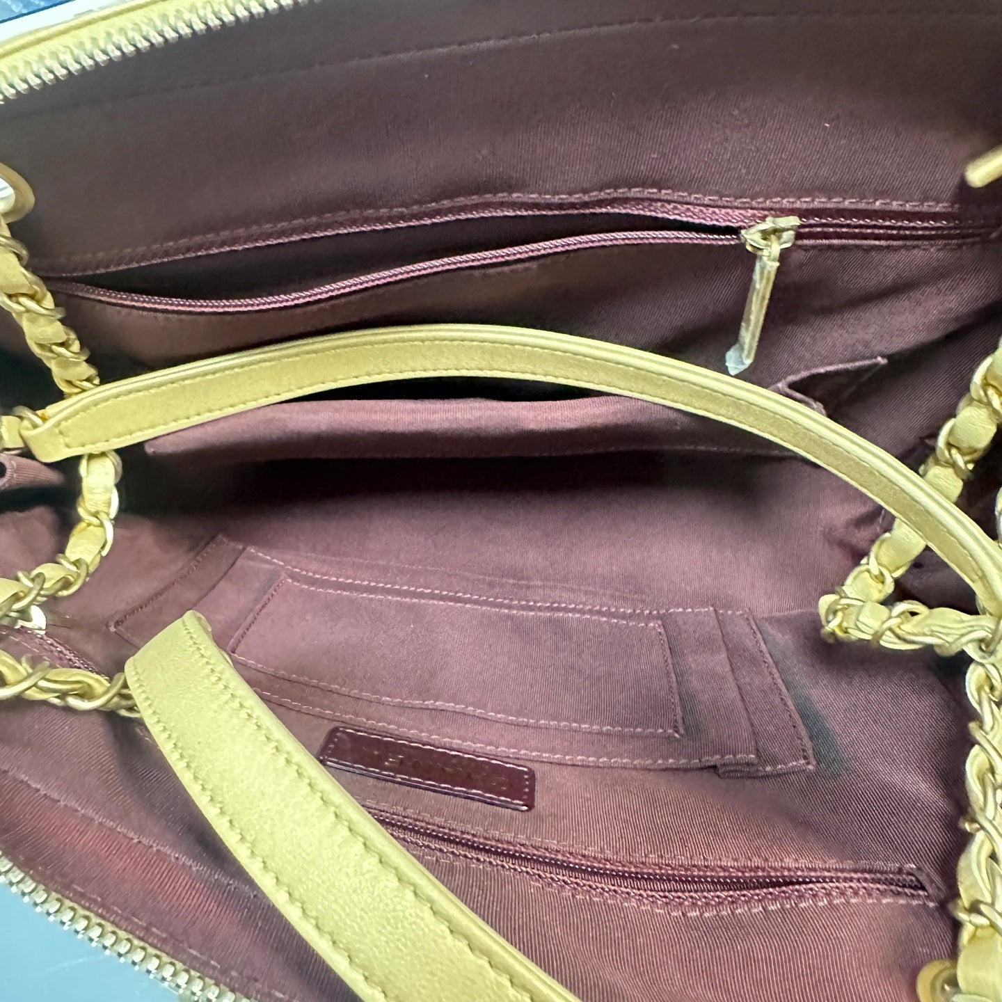 Chanel - Color-blocked V-Stitch Camera Bag - Leather - Multicolour - (Small)