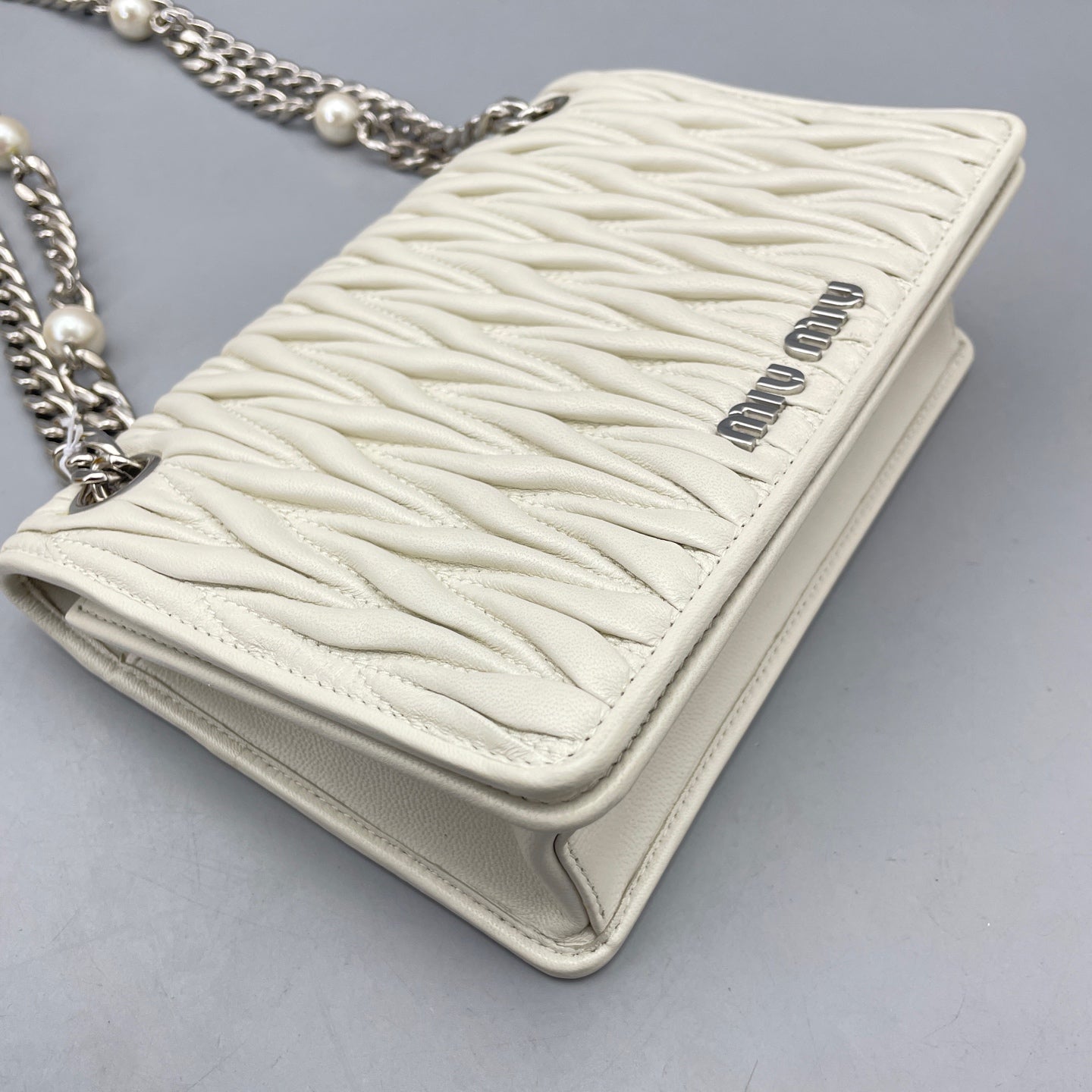 Miu Miu - Matelassé Pearl Chain Shoulder Bag - Lambskin leather - White - (small)