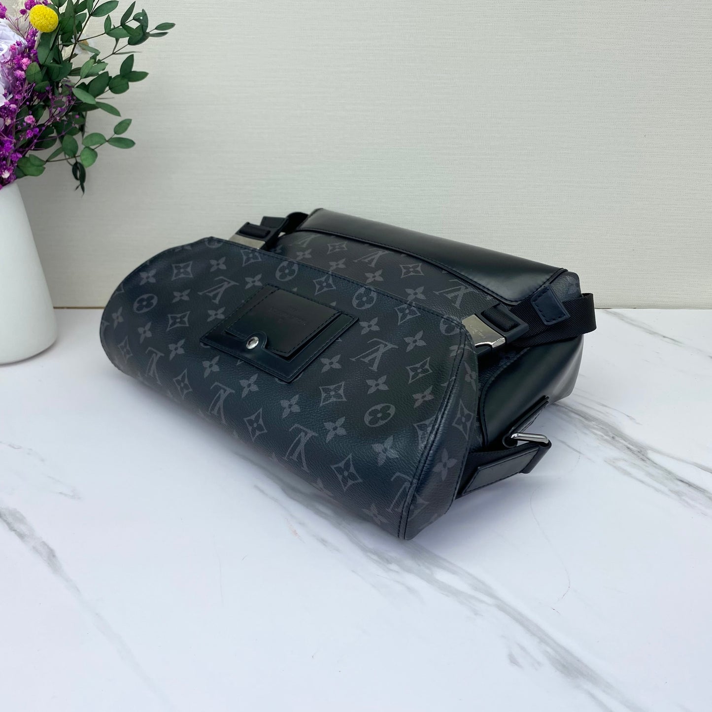 Louis Vuitton - Voyager Messenger - Monogram Eclipse coated canvas with leather trim - Black - (Medium)