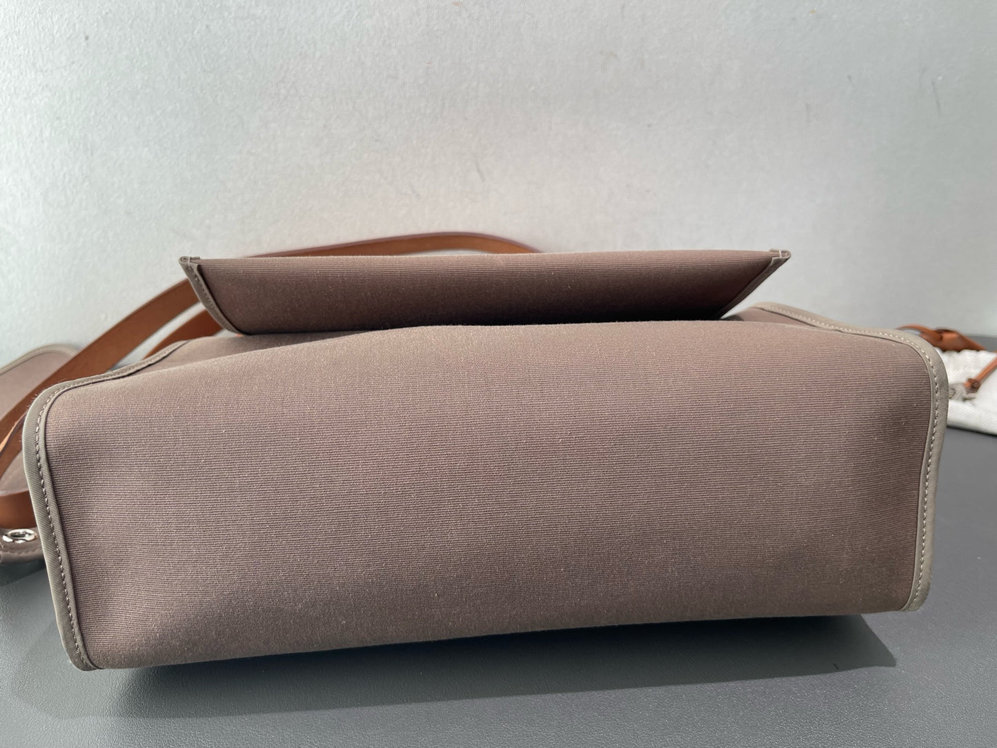 Hermès - Herbag Zip 31 - Toile H canvas and Barenia leather - Ebony brown and Elephant Grey canvas with Barenia leather accents - (Medium)