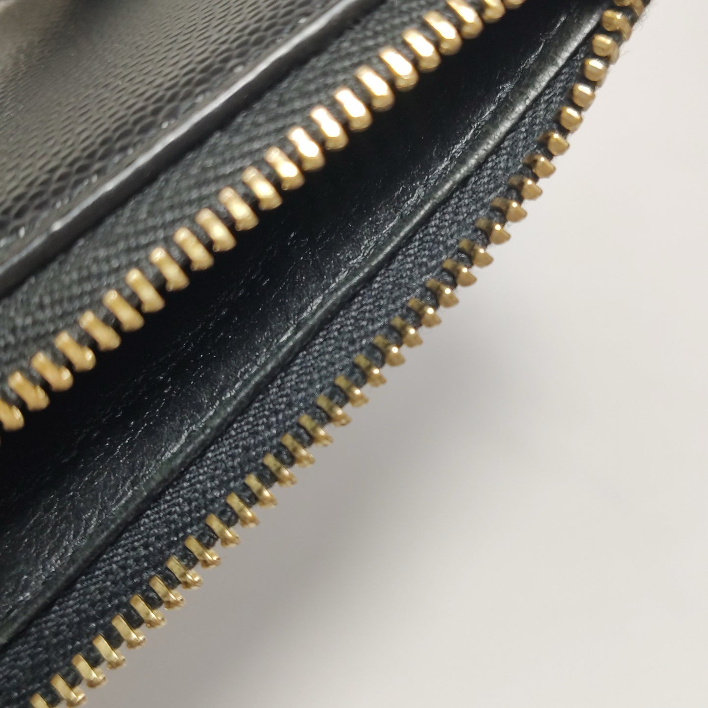 Saint Laurent - MONOGRAM MATELASSE Zippered Card Case 607915BOW011000 - Grained leather - Black - (Small)