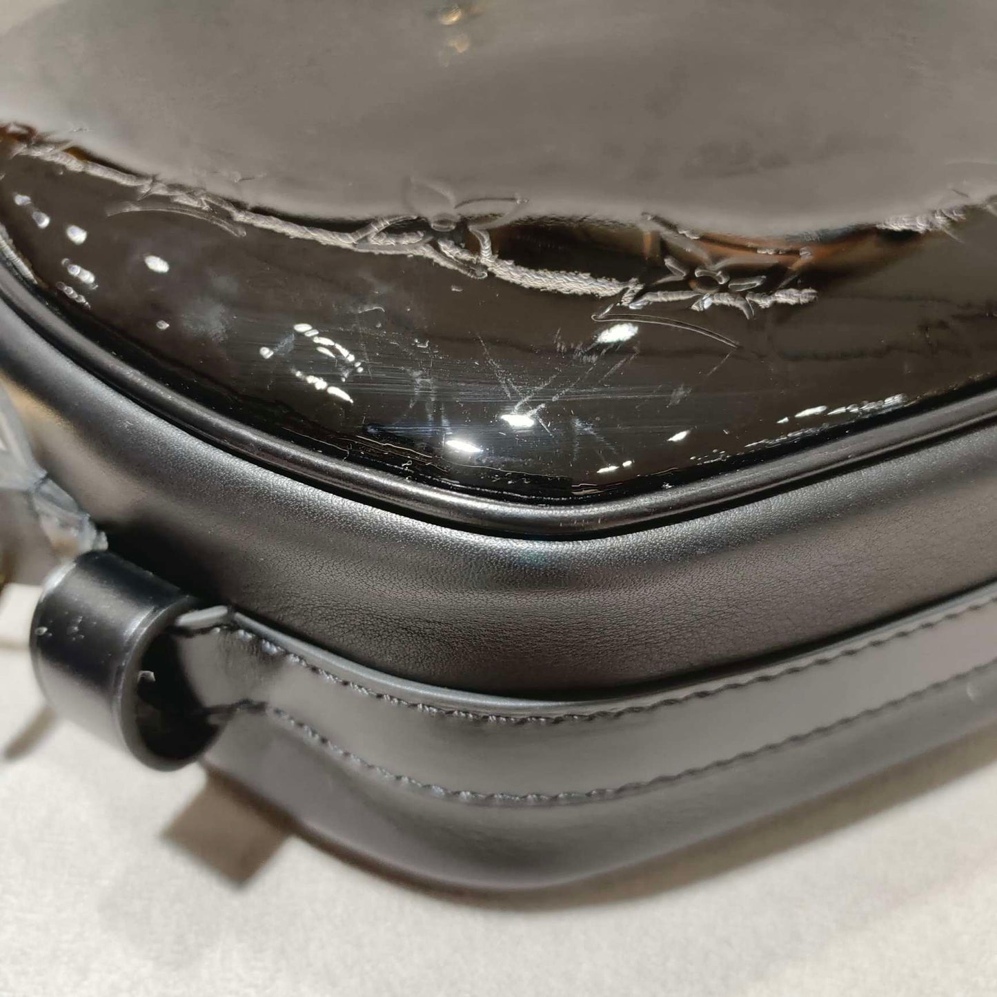 Louis Vuitton - Round Crossbody Bag - Patent leather - Black - (Small)