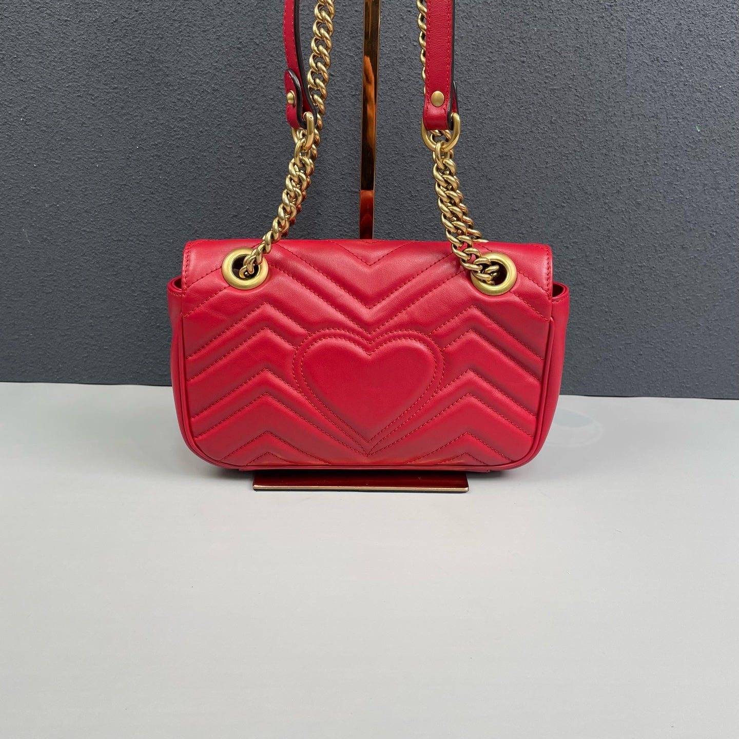 Gucci - GG Marmont Matelassé Mini Shoulder Bag - Calfskin leather - Red with Gold-Tone Hardware - (mini)