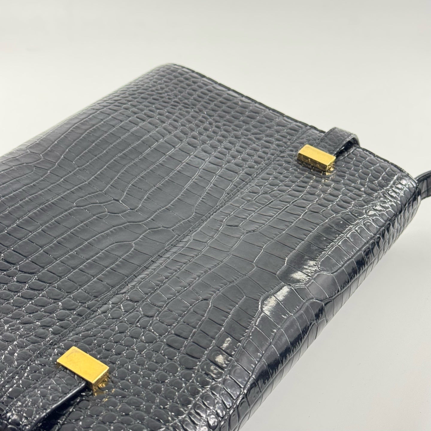 Saint Laurent - Manhattan - Crocodile-embossed leather - Black - (medium)