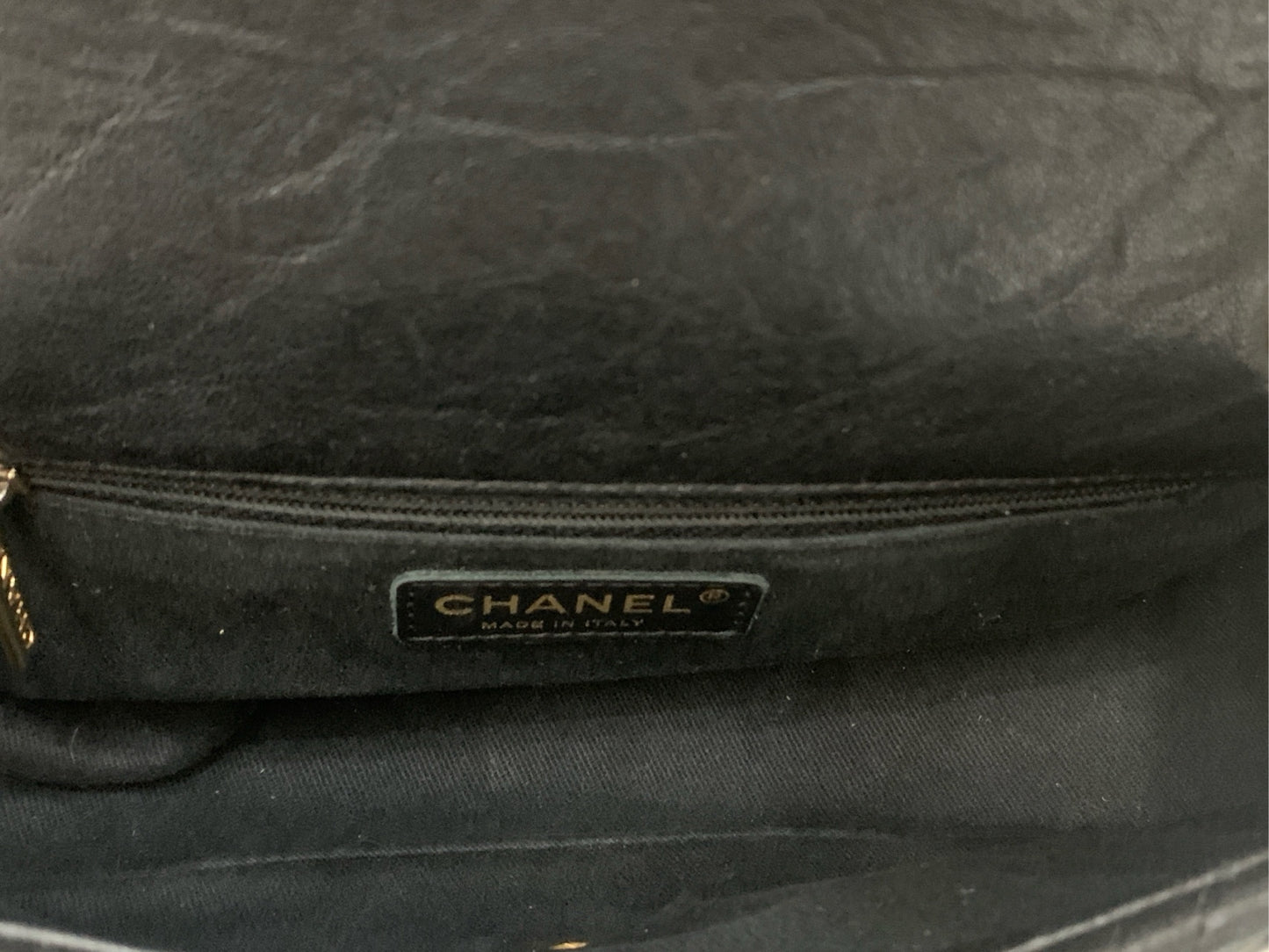 Chanel - CF Small V-Stitch Flap Bag - Leather - Black - (small)
