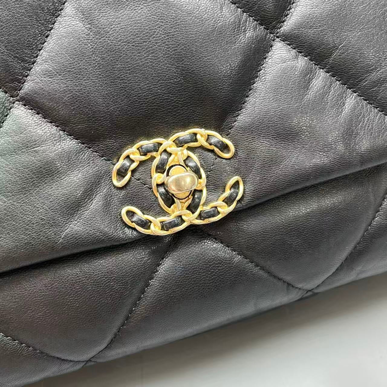 Chanel - 19 Bag Maxi Messenger - Leather - Black - (Maxi)