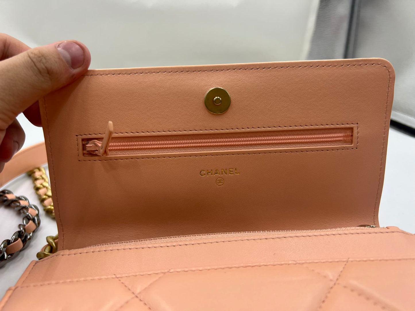Chanel - Chanel 19 Wallet On Chain (WOC) - Lambskin leather - Pink with Mixed-Tone Hardware - (mini)