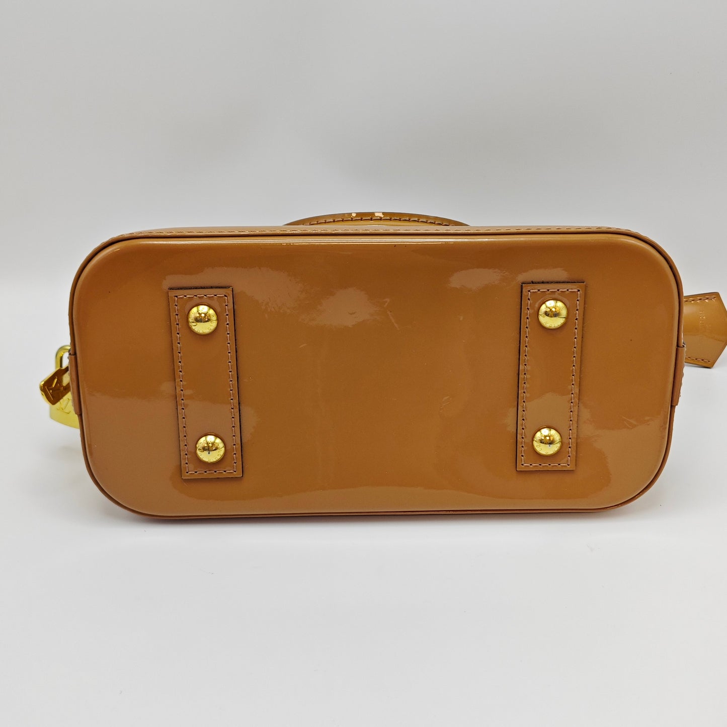 Louis Vuitton - Alma BB - Patent leather - Soft pink (Lotus Root Pink) with Gold-Tone Hardware - (mini)