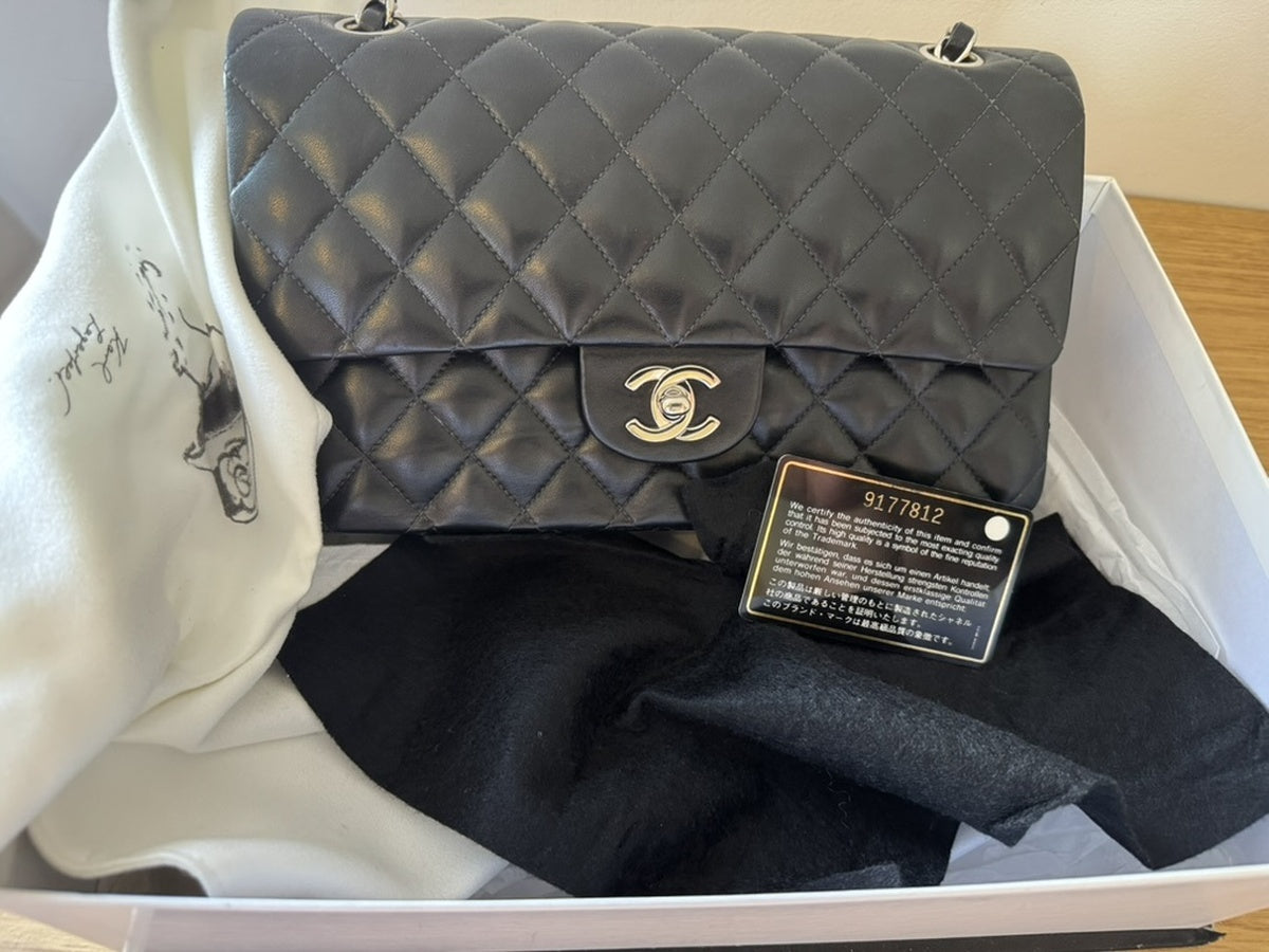 Chanel - Classic Flap Medium - Lambskin leather - Black - (Medium)