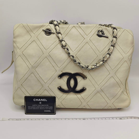 Chanel - Diamond Quilted Shoulder Bag - Leather - Beige with Silver-Tone Hardware - (Medium)