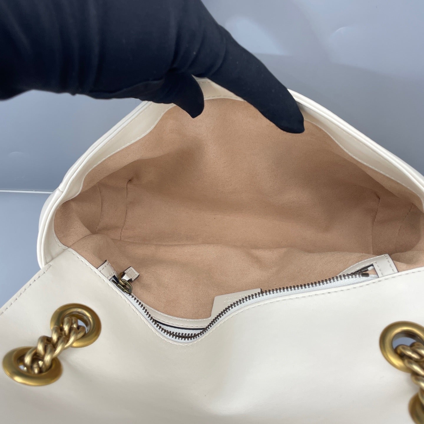 Gucci - Marmont 26 (GG Marmont Matelassé Small Shoulder Bag) - Leather - White with Gold-Tone Hardware - (small)