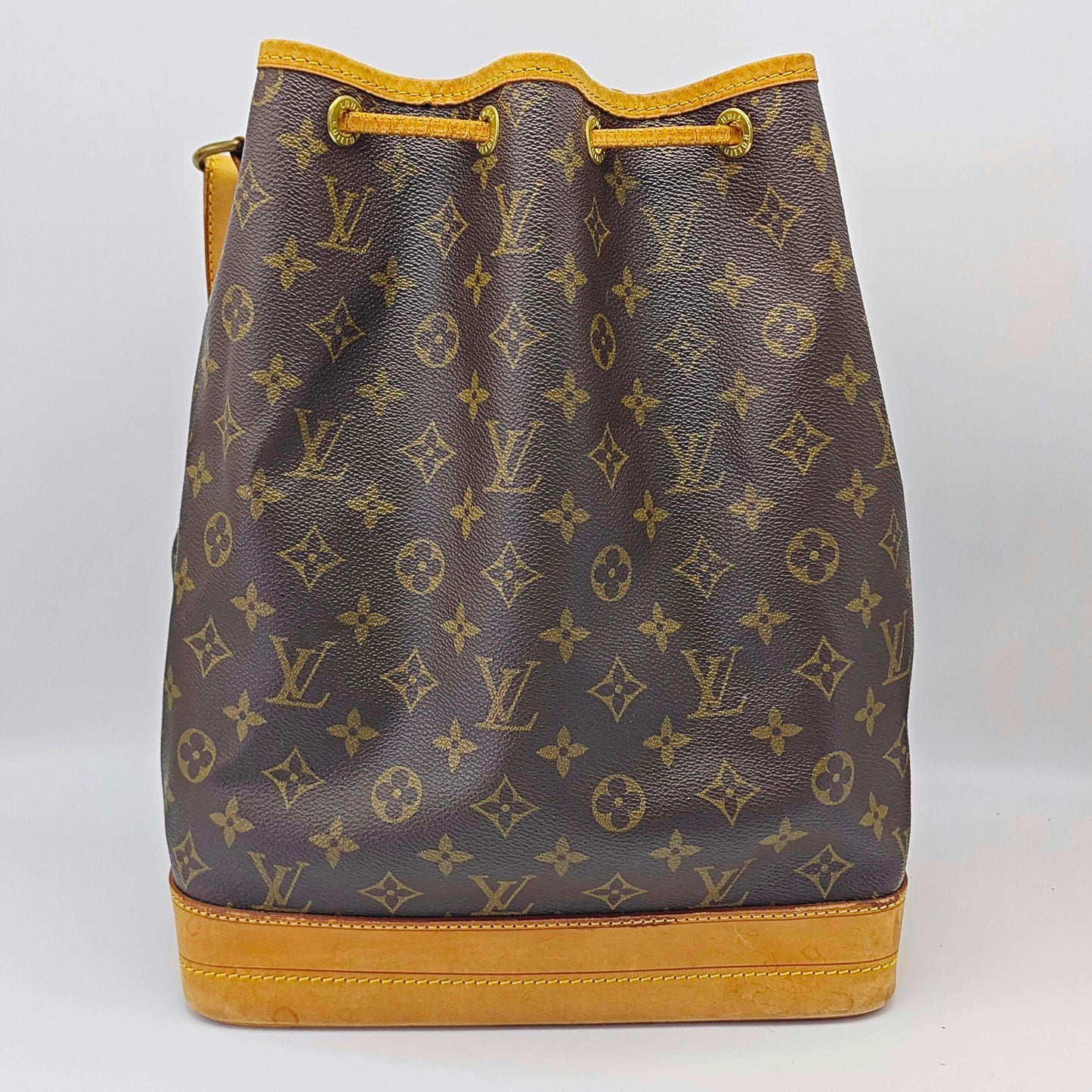 Louis Vuitton - Petit Noé - Monogram coated canvas with Vachetta leather trim - Brown - (medium)