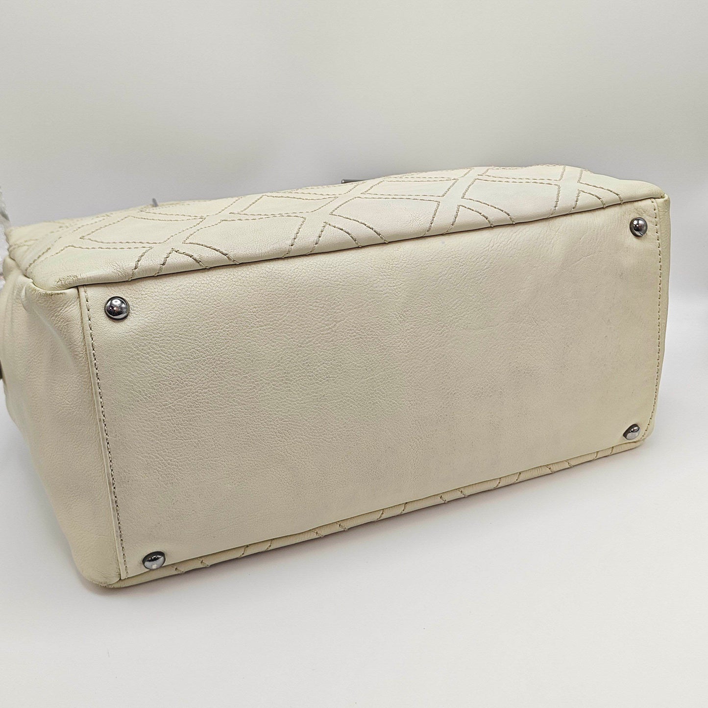 Chanel - Diamond Quilted Shoulder Bag - Leather - Beige with Silver-Tone Hardware - (Medium)