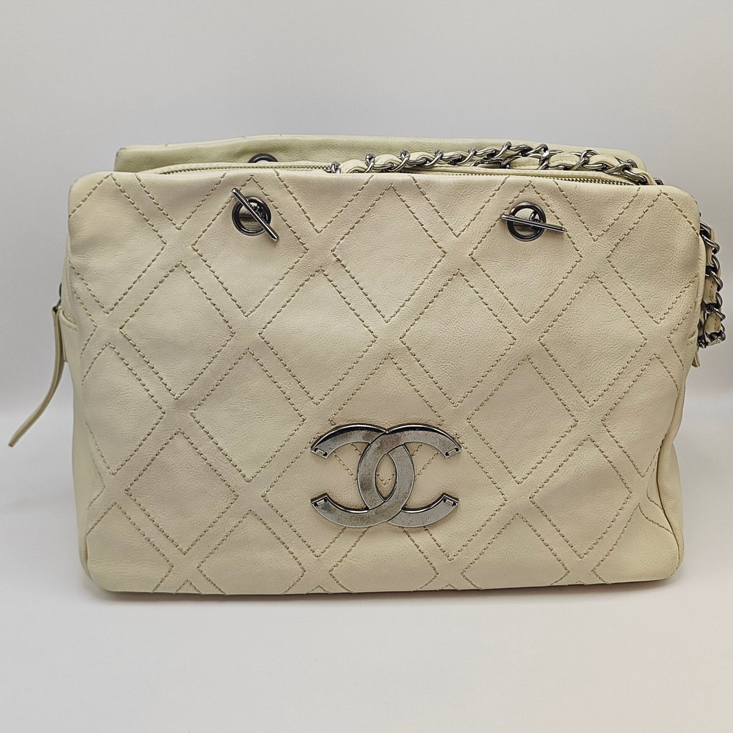 Chanel - Diamond Quilted Shoulder Bag - Leather - Beige with Silver-Tone Hardware - (Medium)