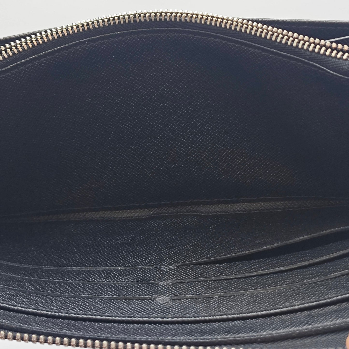 Louis Vuitton - Zippy Wallet - Coated canvas with leather lining - Black