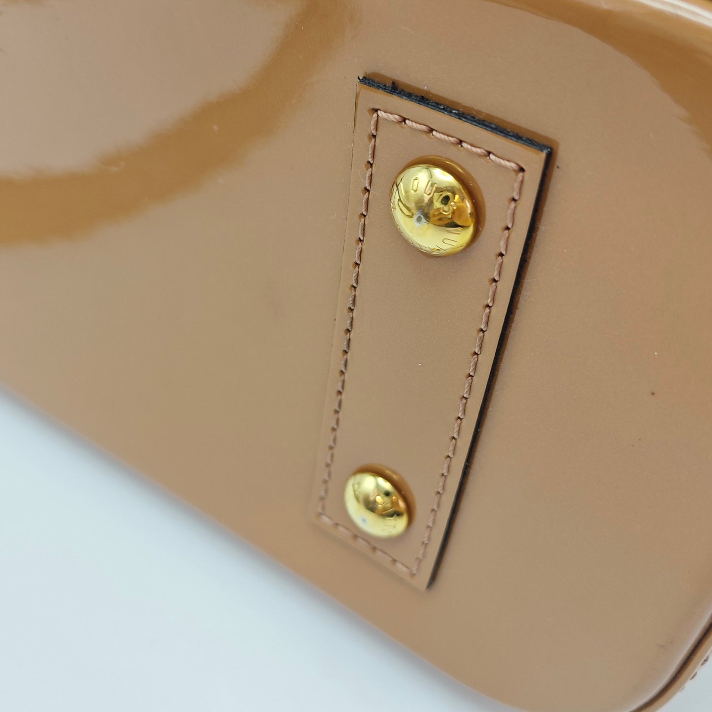 Louis Vuitton - Alma BB - Patent leather - Soft pink (Lotus Root Pink) with Gold-Tone Hardware - (mini)