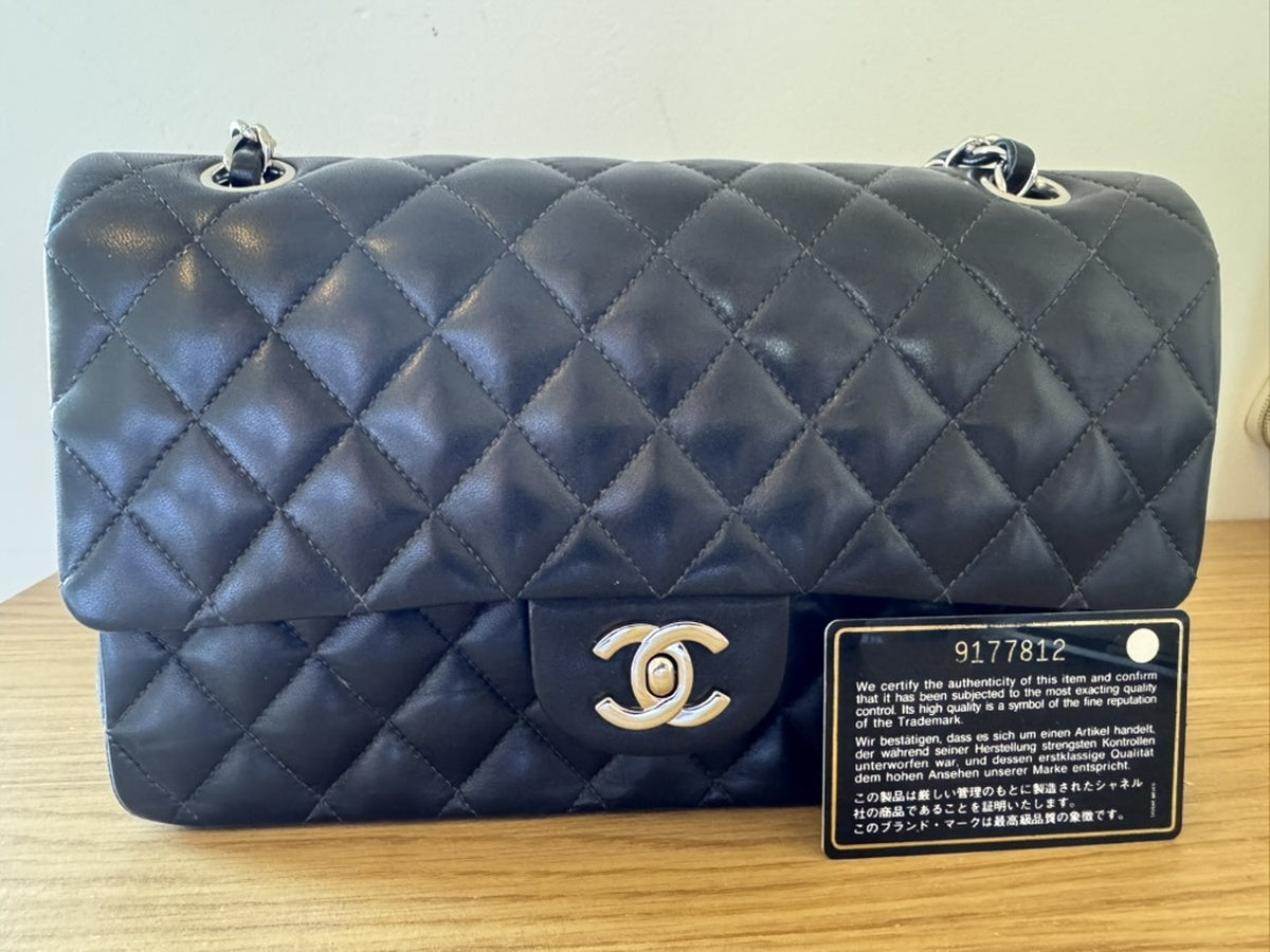Chanel - Classic Flap Medium - Lambskin leather - Black - (Medium)