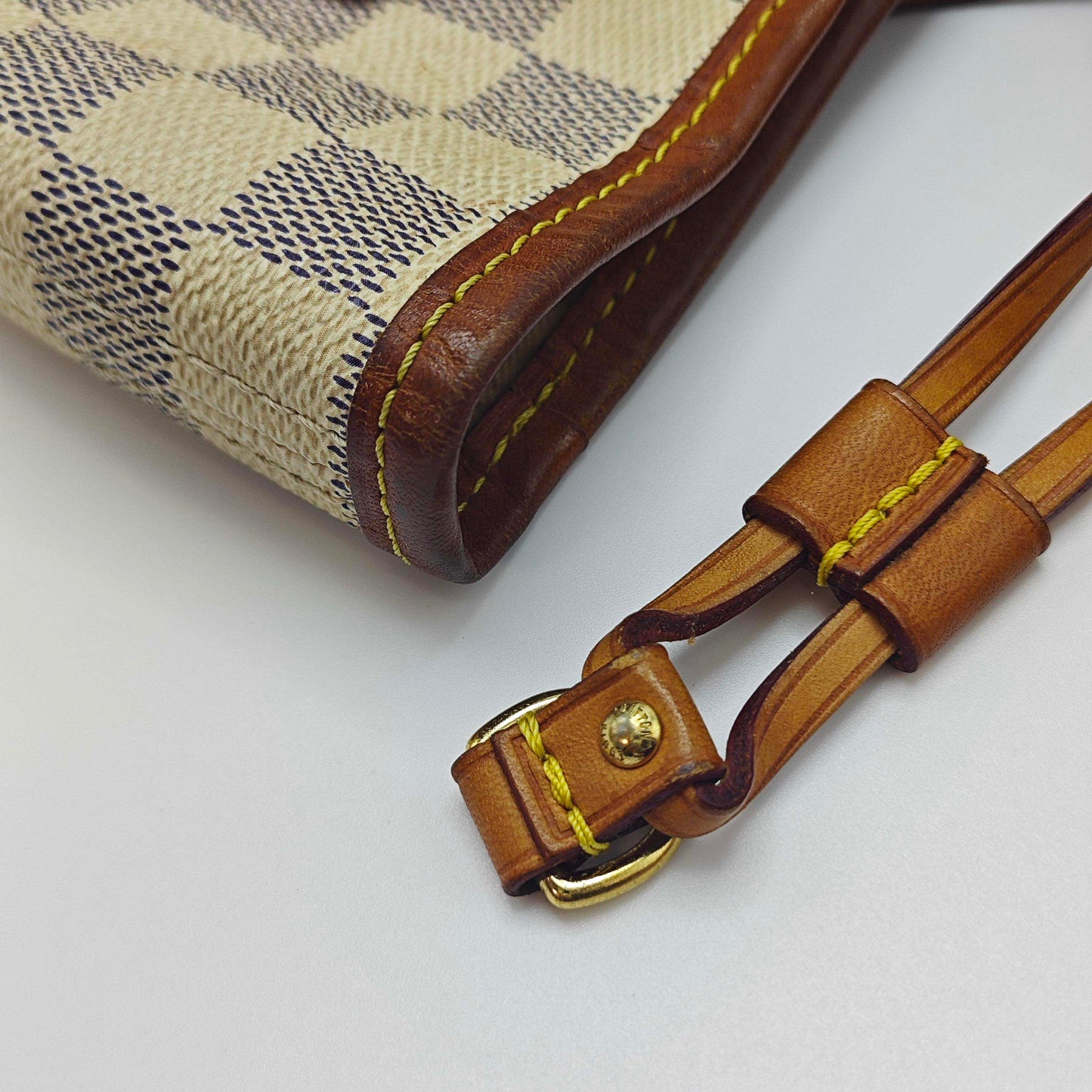 Louis Vuitton - Neverfull MM - Damier Azur coated canvas with natural cowhide leather trim - White - (medium)