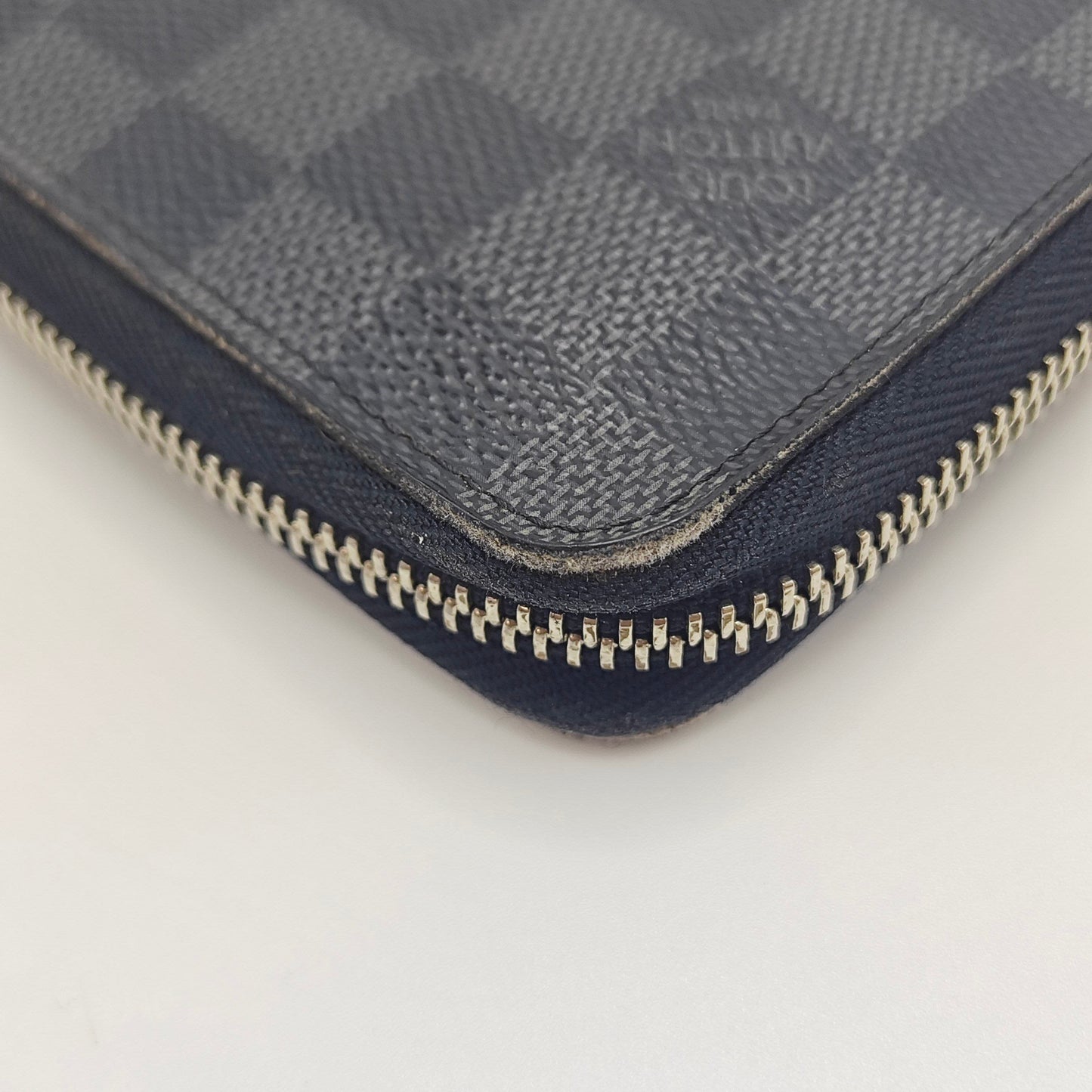 Louis Vuitton - Zippy Wallet - Coated canvas with leather lining - Black