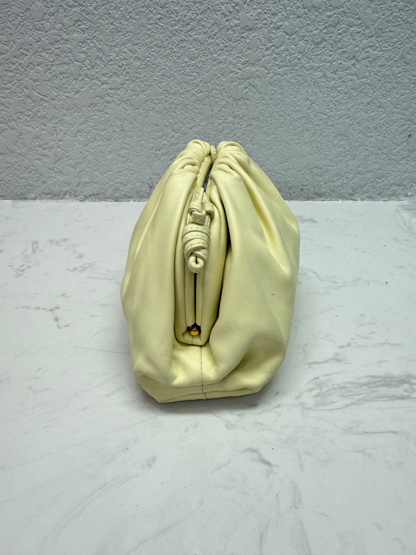 Bottega Veneta - The Pouch Mini - Calfskin leather - Yellow - (mini)