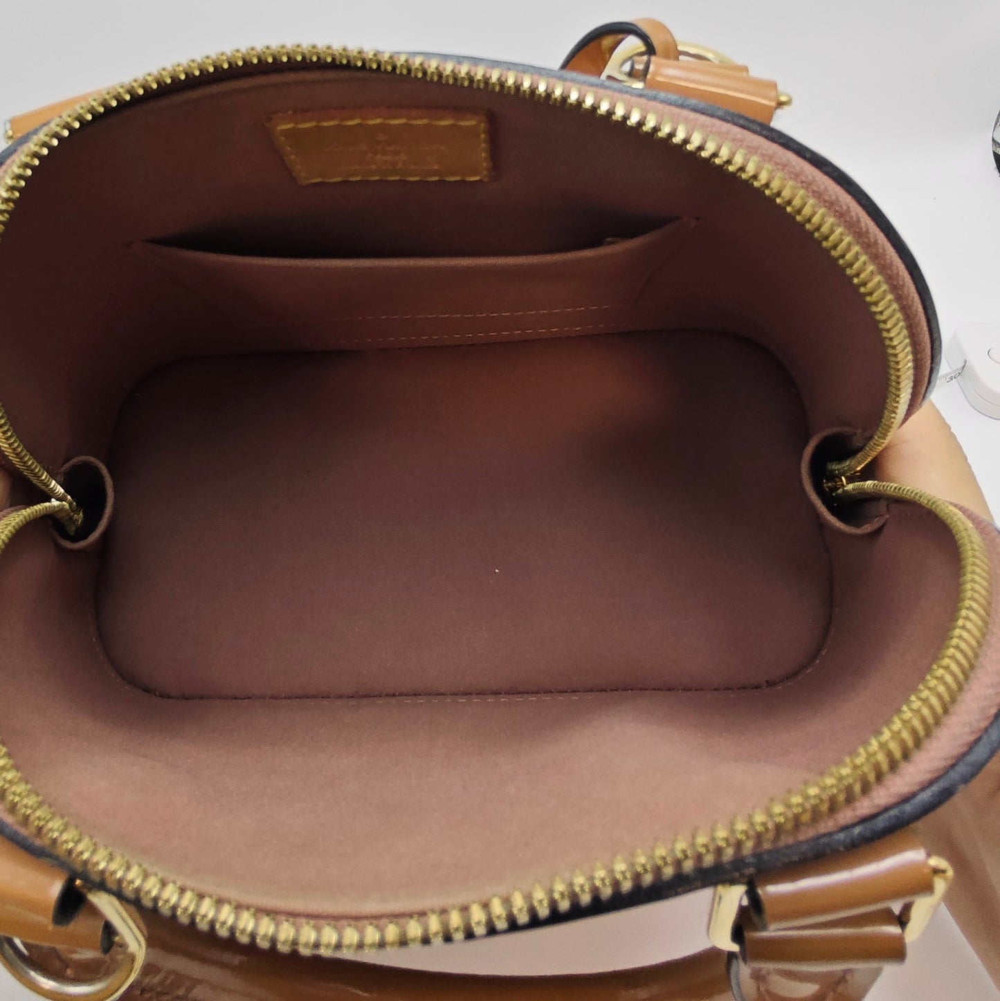 Louis Vuitton - Alma BB - Patent leather - Camel with Gold-Tone Hardware - (mini)