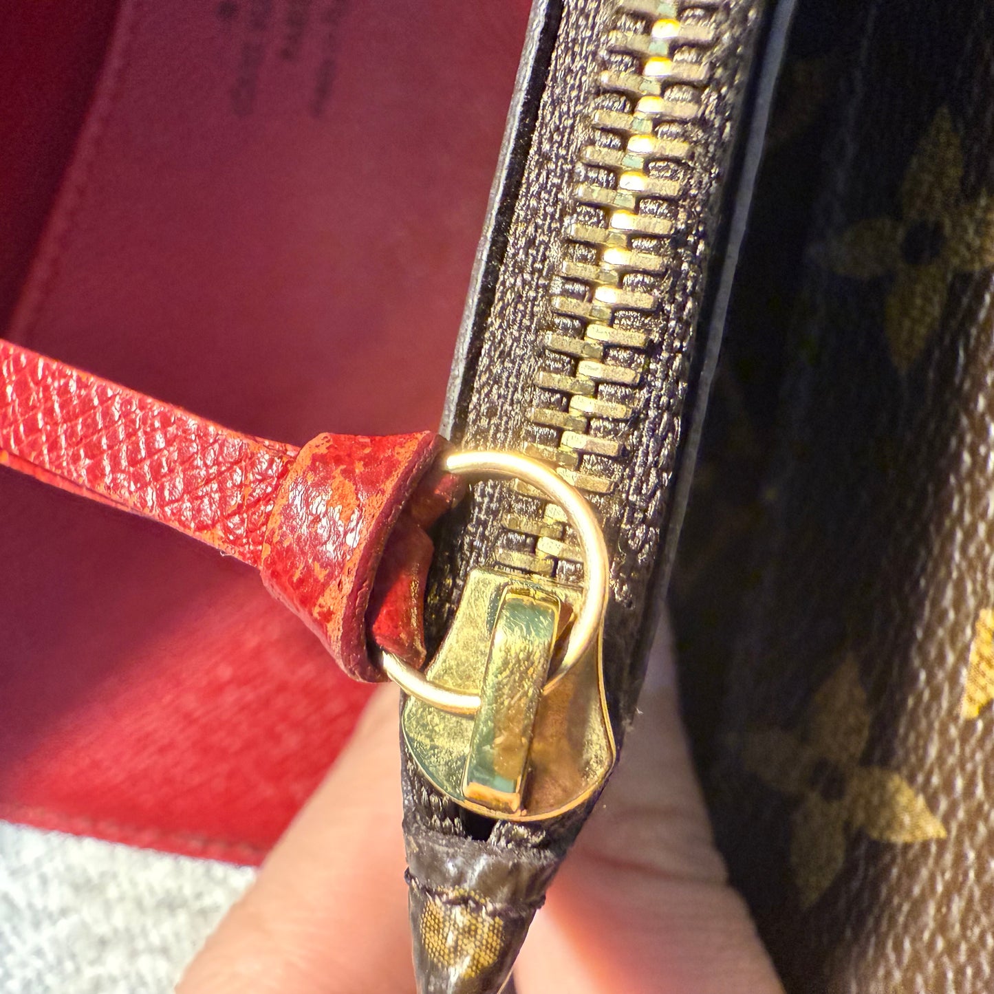 Louis Vuitton - Portefeuille Emilie - Monogram coated canvas exterior, grained leather interior - Monogram Brown with Red accents - (medium)