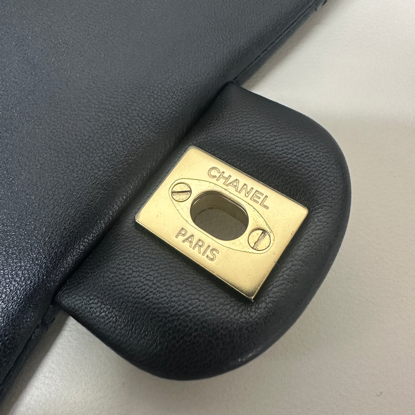Chanel - Classic Flap - Lambskin leather - Black - (medium)