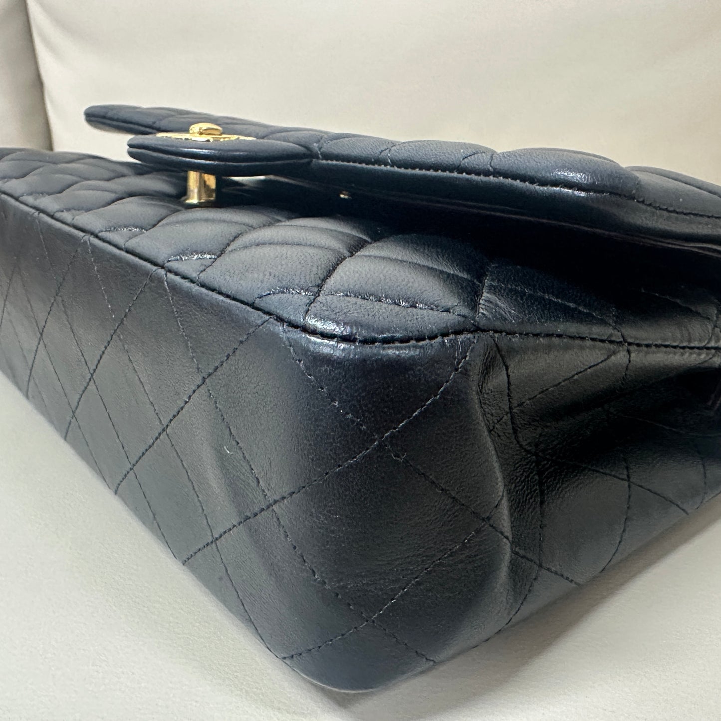 Chanel - Classic Flap - Lambskin leather - Black - (medium)