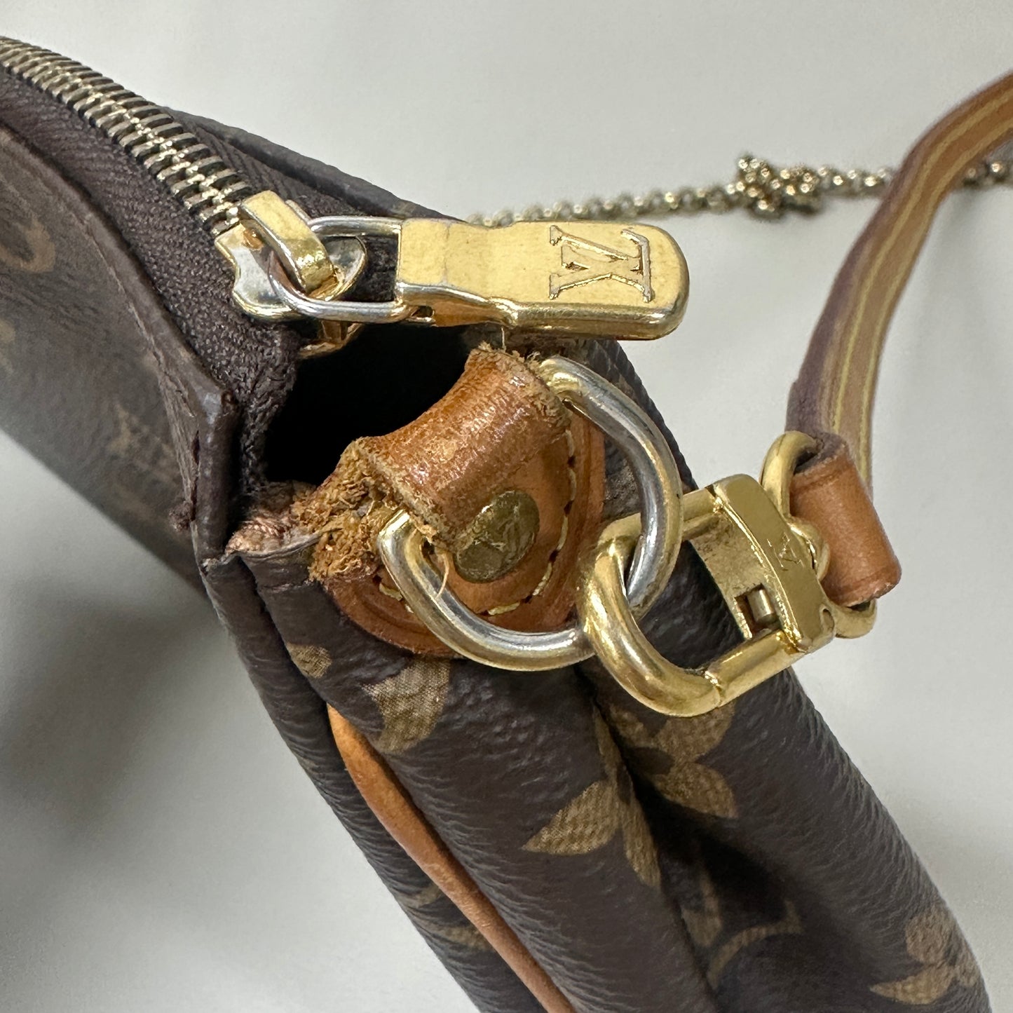 Louis Vuitton - Pochette Accessoires - Monogram coated canvas with Vachetta leather trim - Brown - (mini)