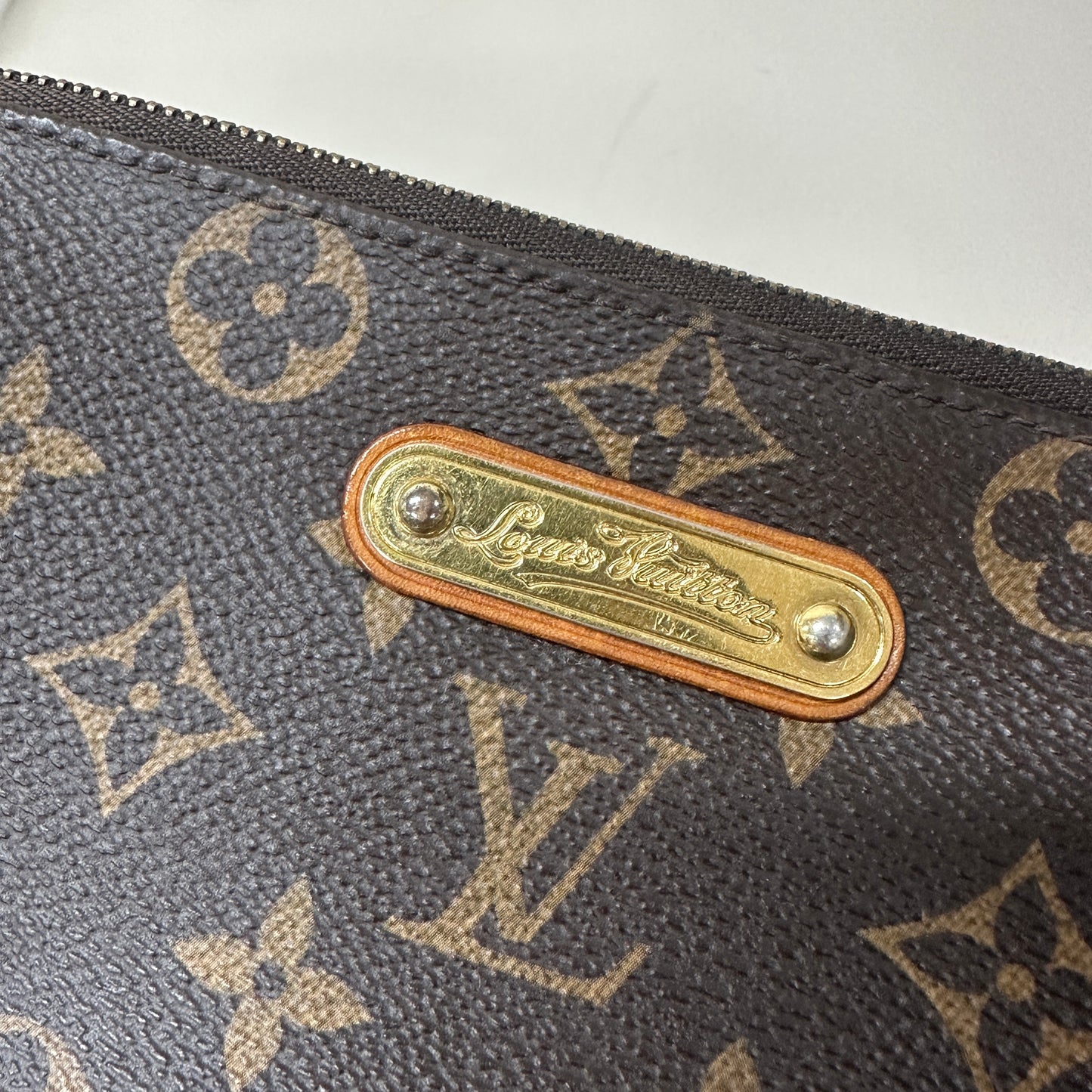 Louis Vuitton - Pochette Accessoires - Monogram coated canvas with Vachetta leather trim - Brown - (mini)