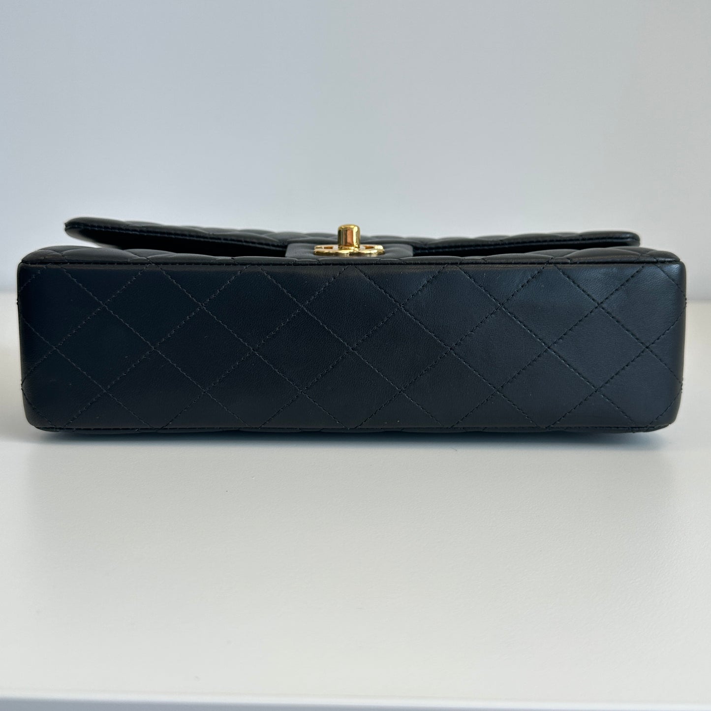 Chanel - Classic Flap - Lambskin leather - Black with Gold-Tone Hardware - (medium)