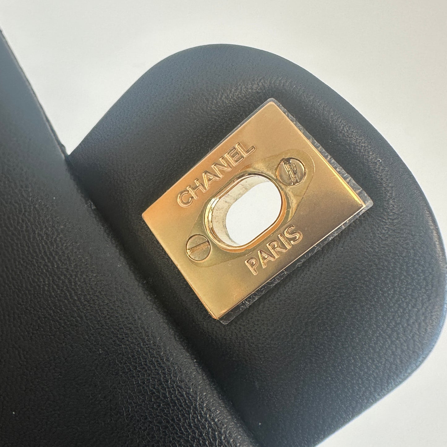 Chanel - Classic Flap - Lambskin leather - Black with Gold-Tone Hardware - (medium)