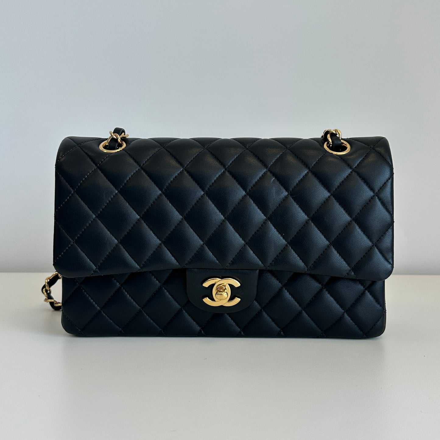 Chanel - Classic Flap - Lambskin leather - Black with Gold-Tone Hardware - (medium)