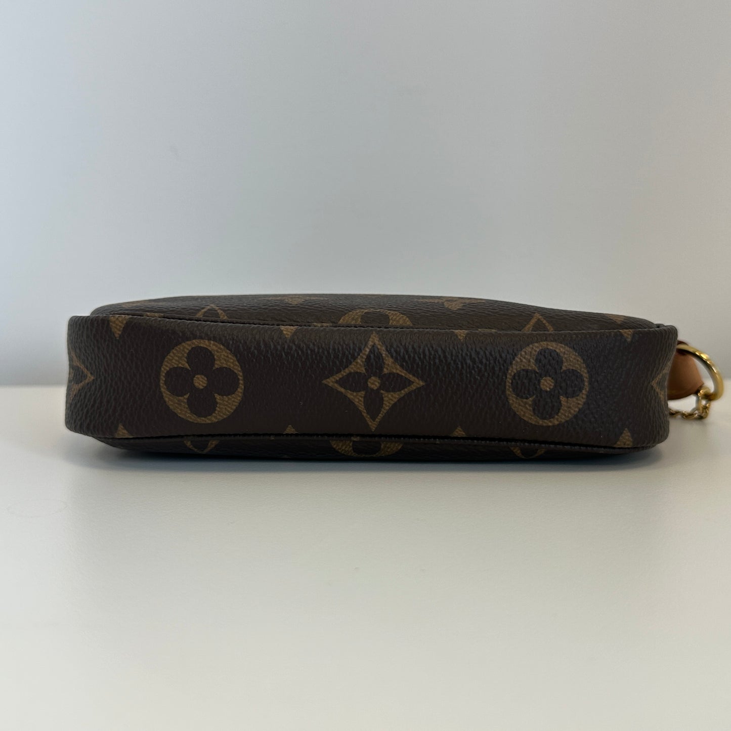 Louis Vuitton - Mini Pochette Accessoires - Monogram coated canvas with vachetta leather trim - Brown - (mini)