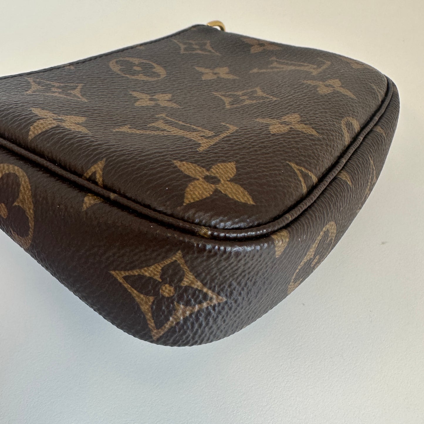 Louis Vuitton - Mini Pochette Accessoires - Monogram coated canvas with vachetta leather trim - Brown - (mini)