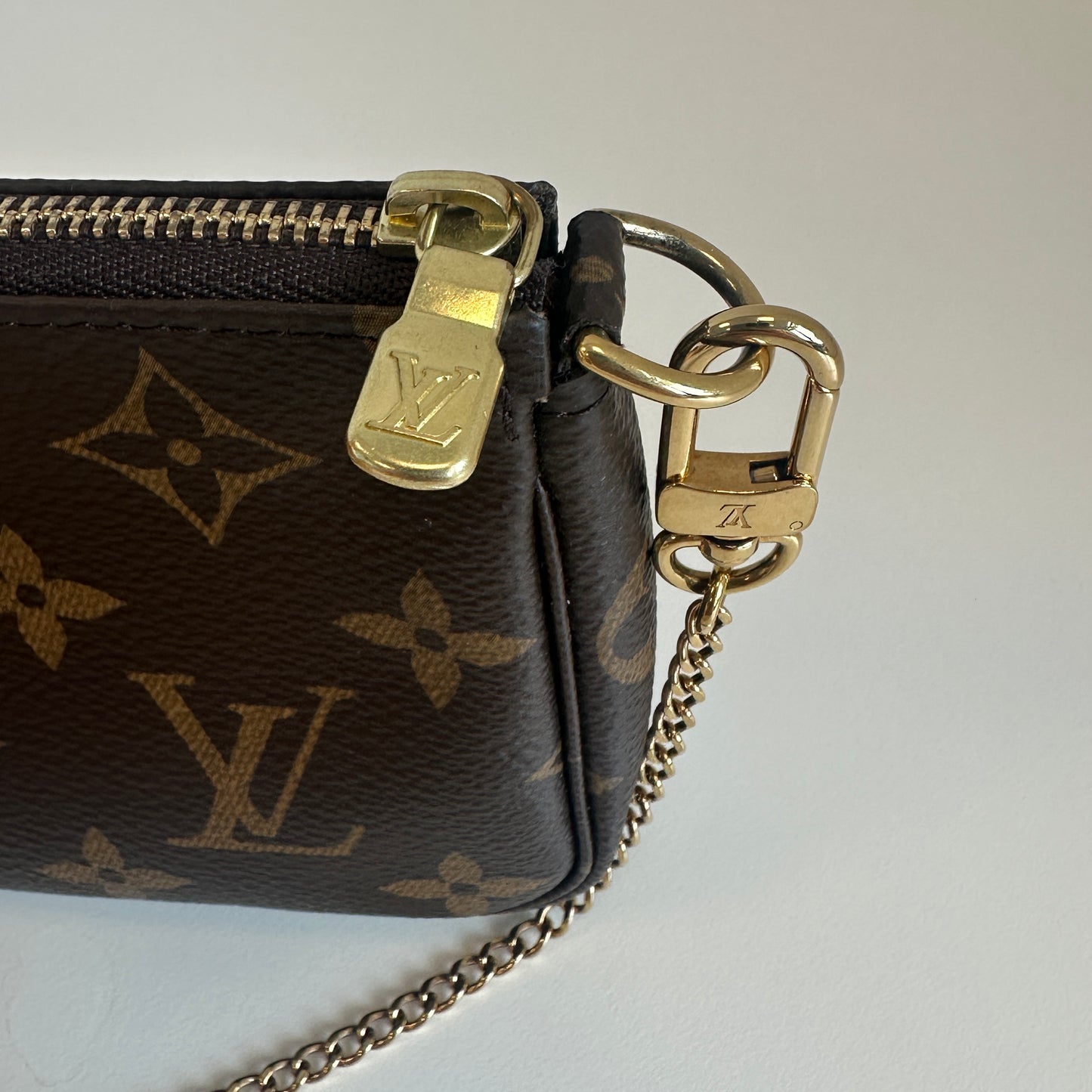 Louis Vuitton - Mini Pochette Accessoires - Monogram coated canvas with vachetta leather trim - Brown - (mini)