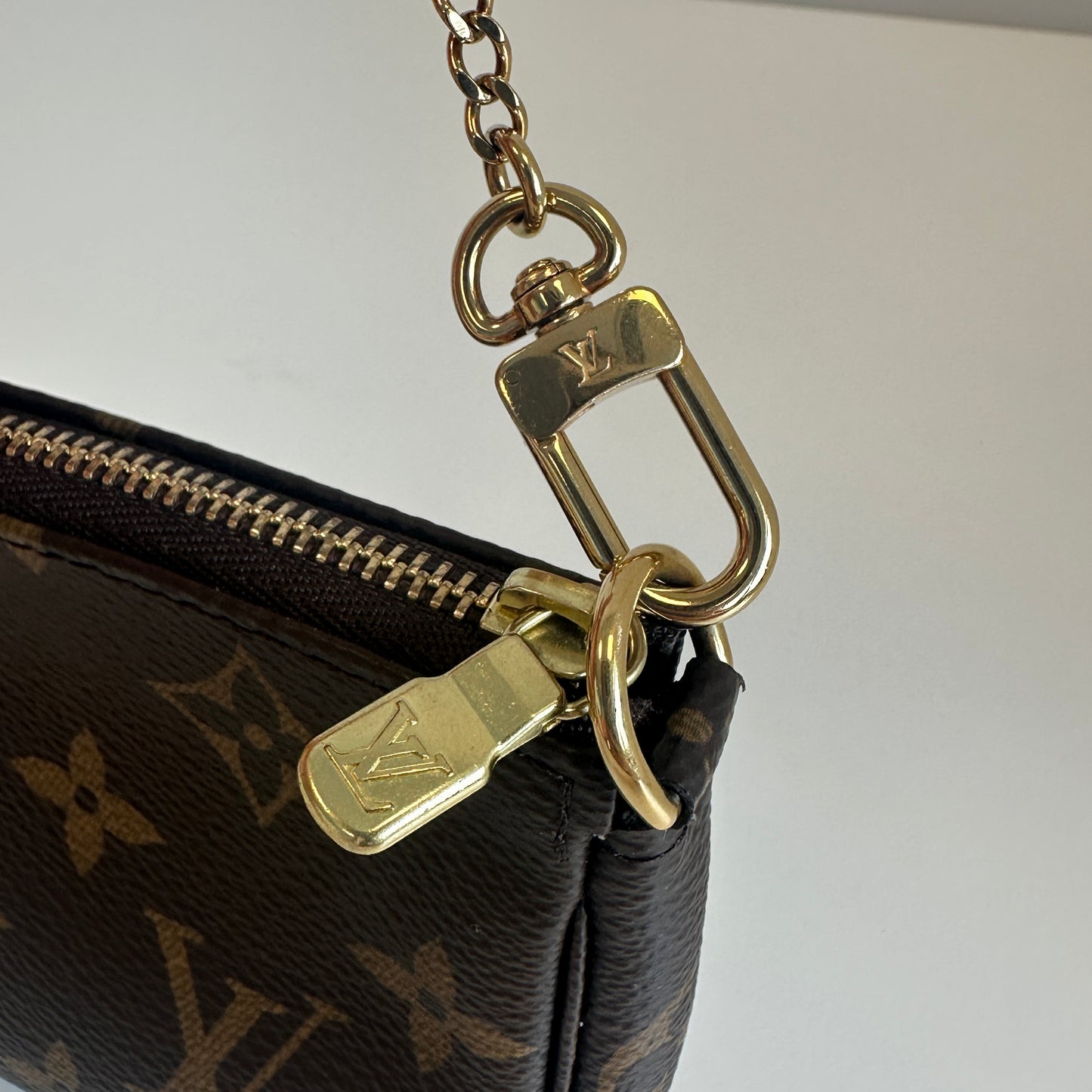 Louis Vuitton - Mini Pochette Accessoires - Monogram coated canvas with vachetta leather trim - Brown - (mini)